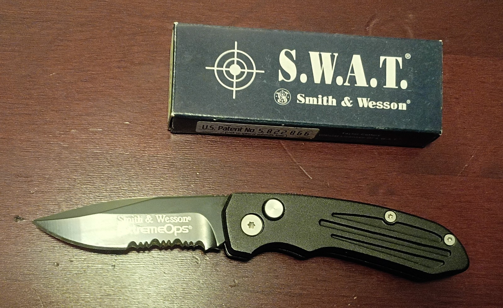 VINTAGE SMITH & WESSON SWAT EXTREME OPS SW40BS ASSISTED OPENING KNIFE MINT VINTAGE SMITH & WESSON SWAT EXTREME OPS SW40BS ASSISTED OPENING KNIFE MINT