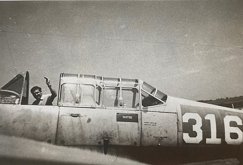WW2 Photo Gunter Field AL. Pilot Training Plane Snapshot Vultee BT-13 Valiant WW2 Photo Gunter Field AL. Pilot Training Plane Snapshot Vultee BT-13 Valiant