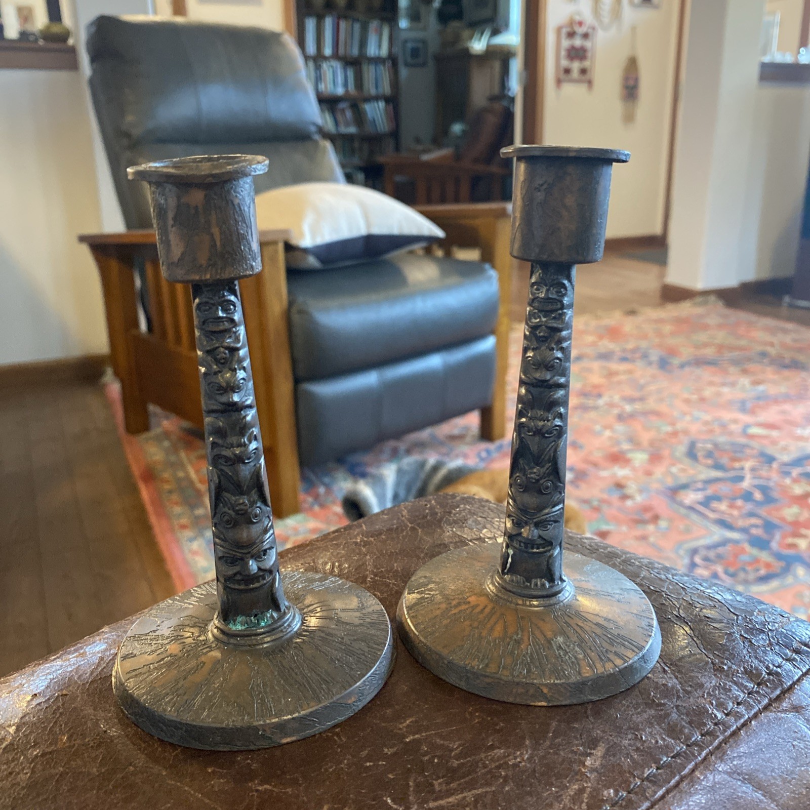 Antique ,Totem Pole, Native American, arts and Crafts era. Antique ,Totem Pole, Native American, arts and Crafts era.