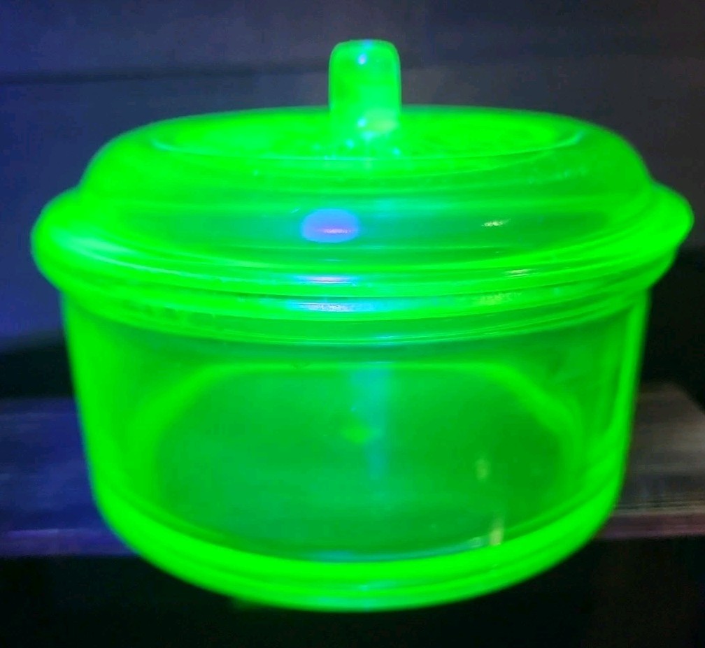 Vintage 5.5” Hazel Atlas Green Glass Uranium Glow Round Refrigerator Dish + Lid Vintage 5.5” Hazel Atlas Green Glass Uranium Glow Round Refrigerator Dish + Lid