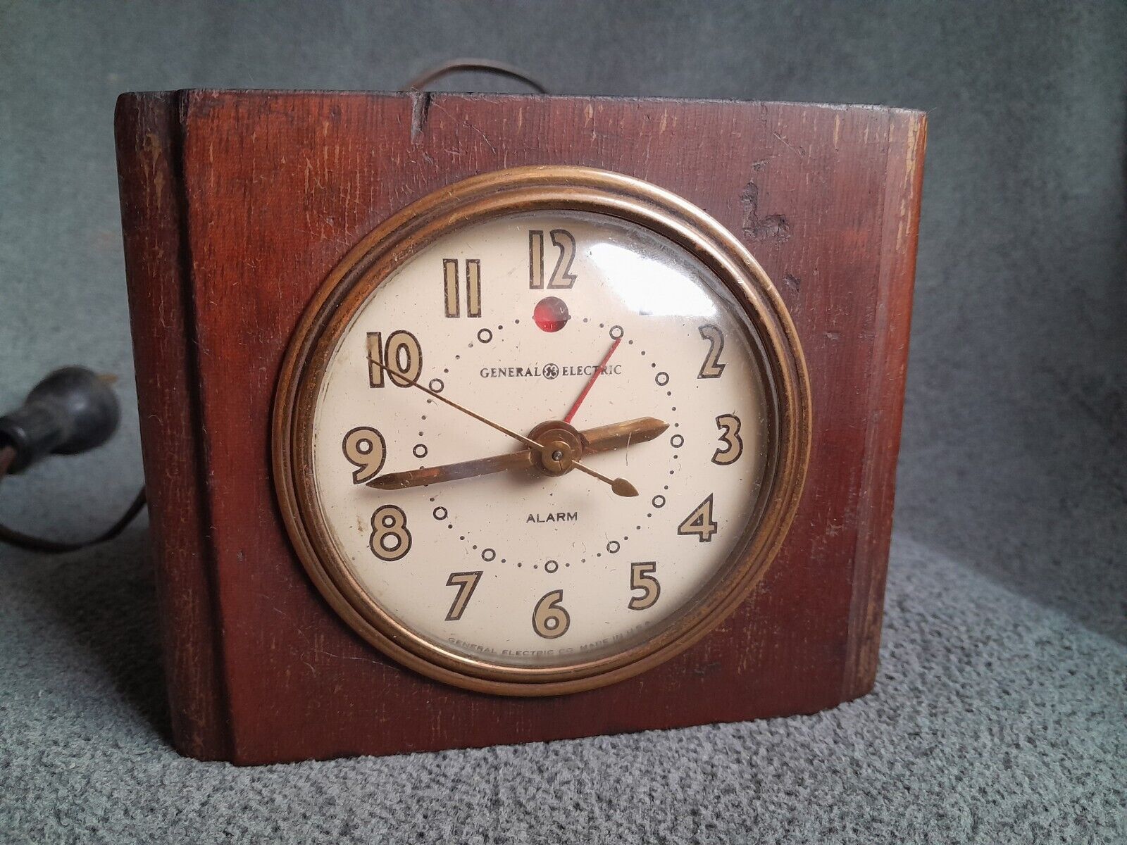 Vintage 1930s Art Deco General Electric Alarm Clock 7HA162 Art Deco Style Wooden