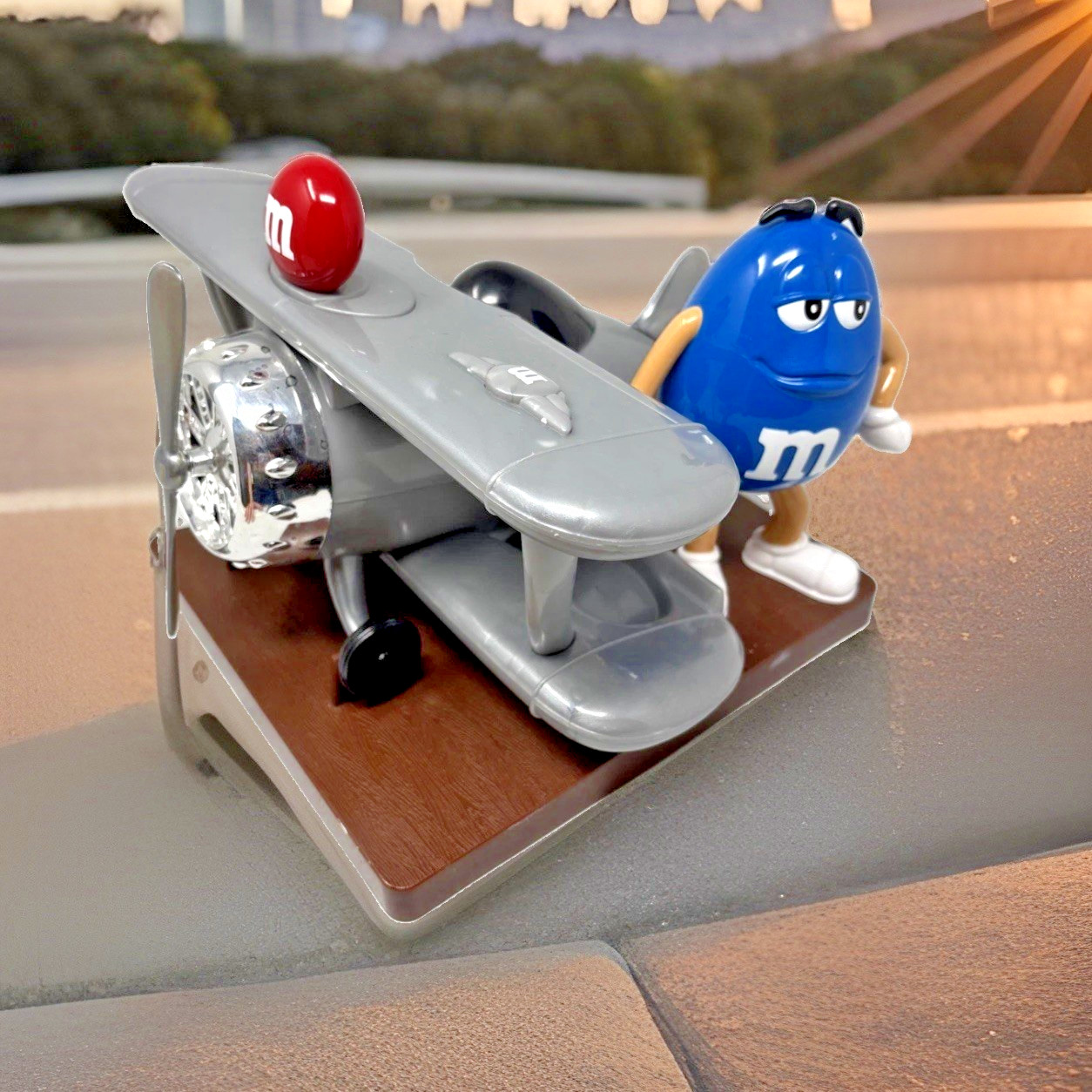 M&M’s World Blue M&M Character Silver Airplane Candy Dispenser 2018 Rare EUC M&M’s World Blue M&M Character Silver Airplane Candy Dispenser 2018 Rare EUC