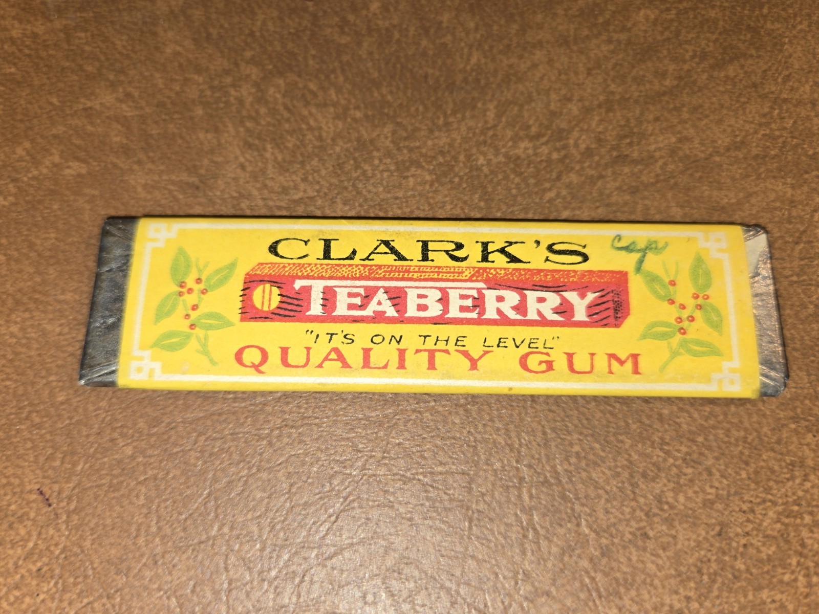 ANTIQUE 1926 CLARK'S TEABERRY QUALITY CHEWING GUM STICK UNUSED IN YELLOW WRAPPER ANTIQUE 1926 CLARK'S TEABERRY QUALITY CHEWING GUM STICK UNUSED IN YELLOW WRAPPER