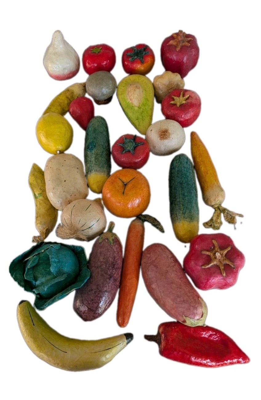VTG Hand Painted Mexican Paper Mache Faux Fruit Vegtables Lot 25+ VTG Hand Painted Mexican Paper Mache Faux Fruit Vegtables Lot 25+