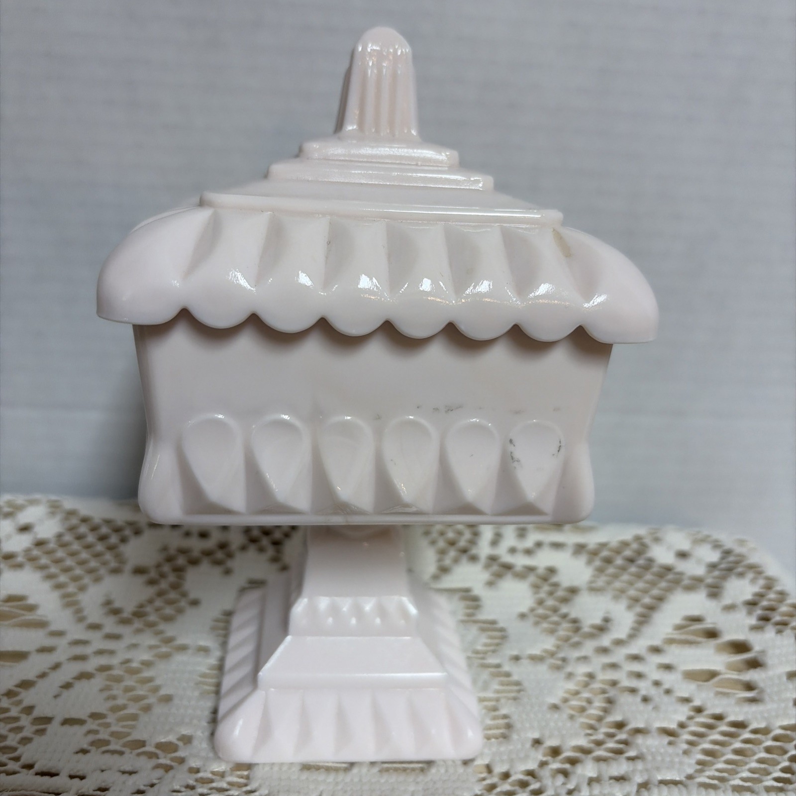 Vtg Westmoreland Pink Milk Glass Footed Pedestal Wedding Box Candy & Lid Vtg Westmoreland Pink Milk Glass Footed Pedestal Wedding Box Candy & Lid