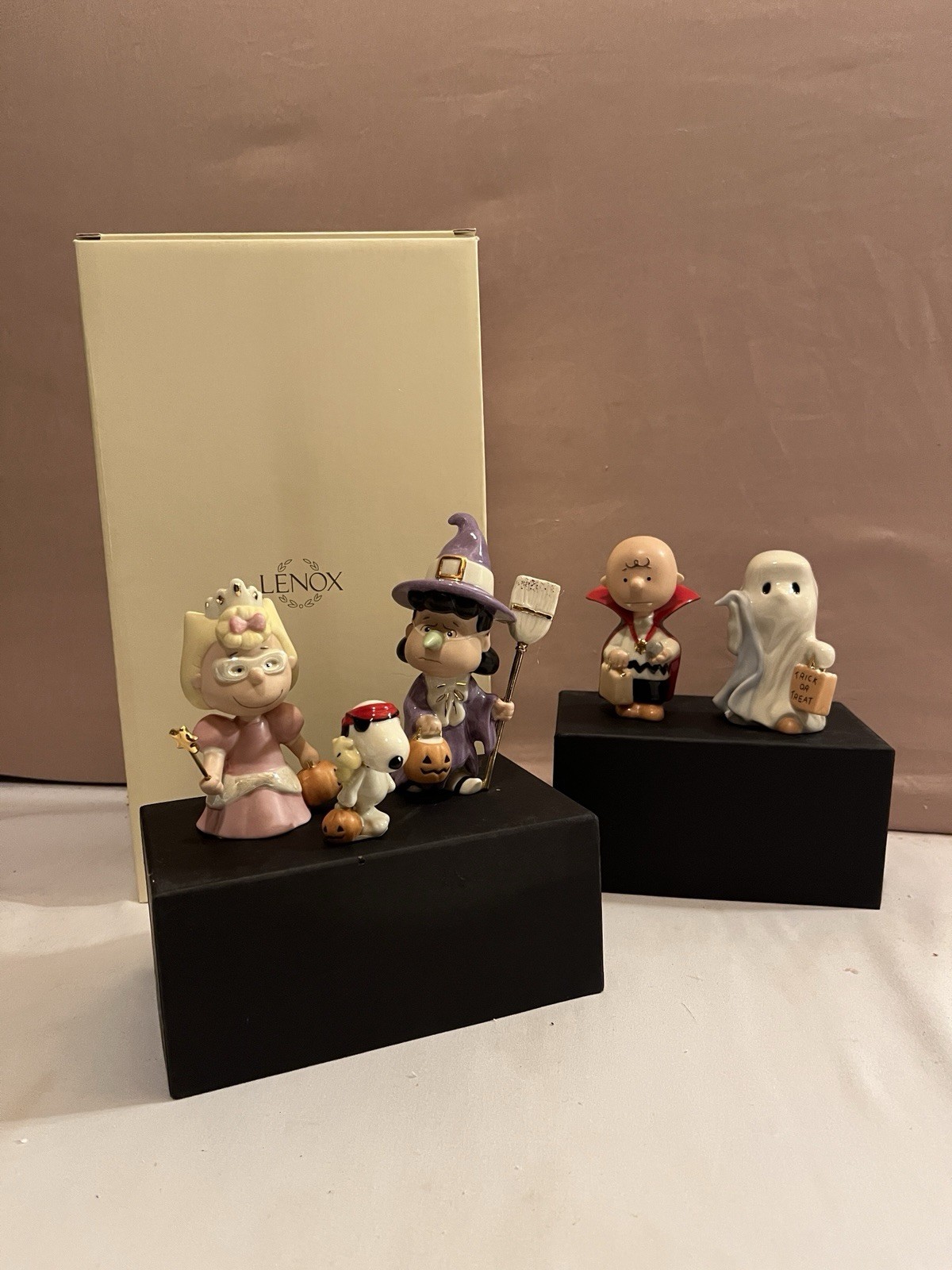 Lenox Halloween Peanuts Tricks & Treats Set of 5 Charlie Brown Figurines Lenox Halloween Peanuts Tricks & Treats Set of 5 Charlie Brown Figurines