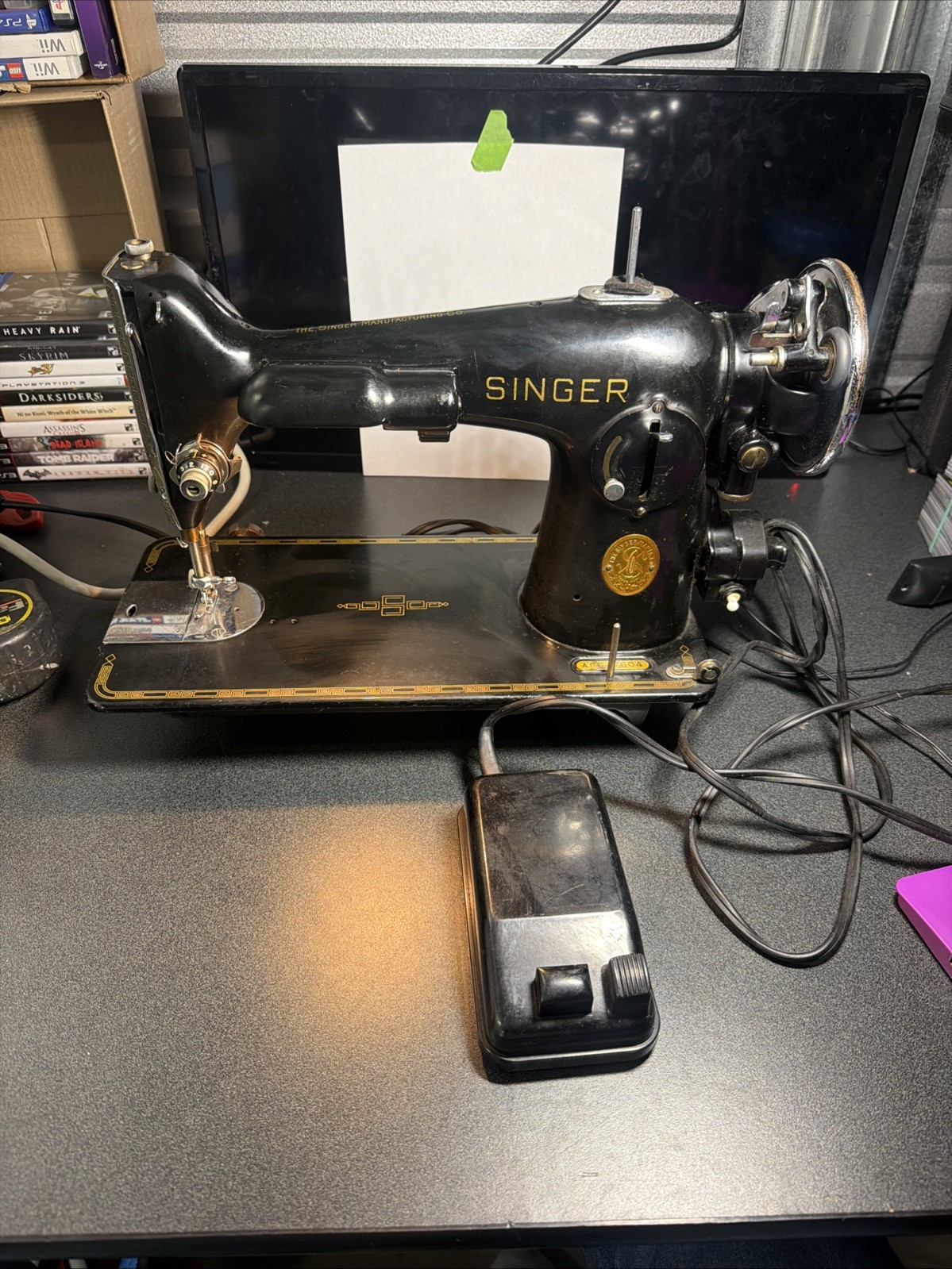 Vintage Singer Sewing Machine AF647604 Black Gold Electric Tested Working