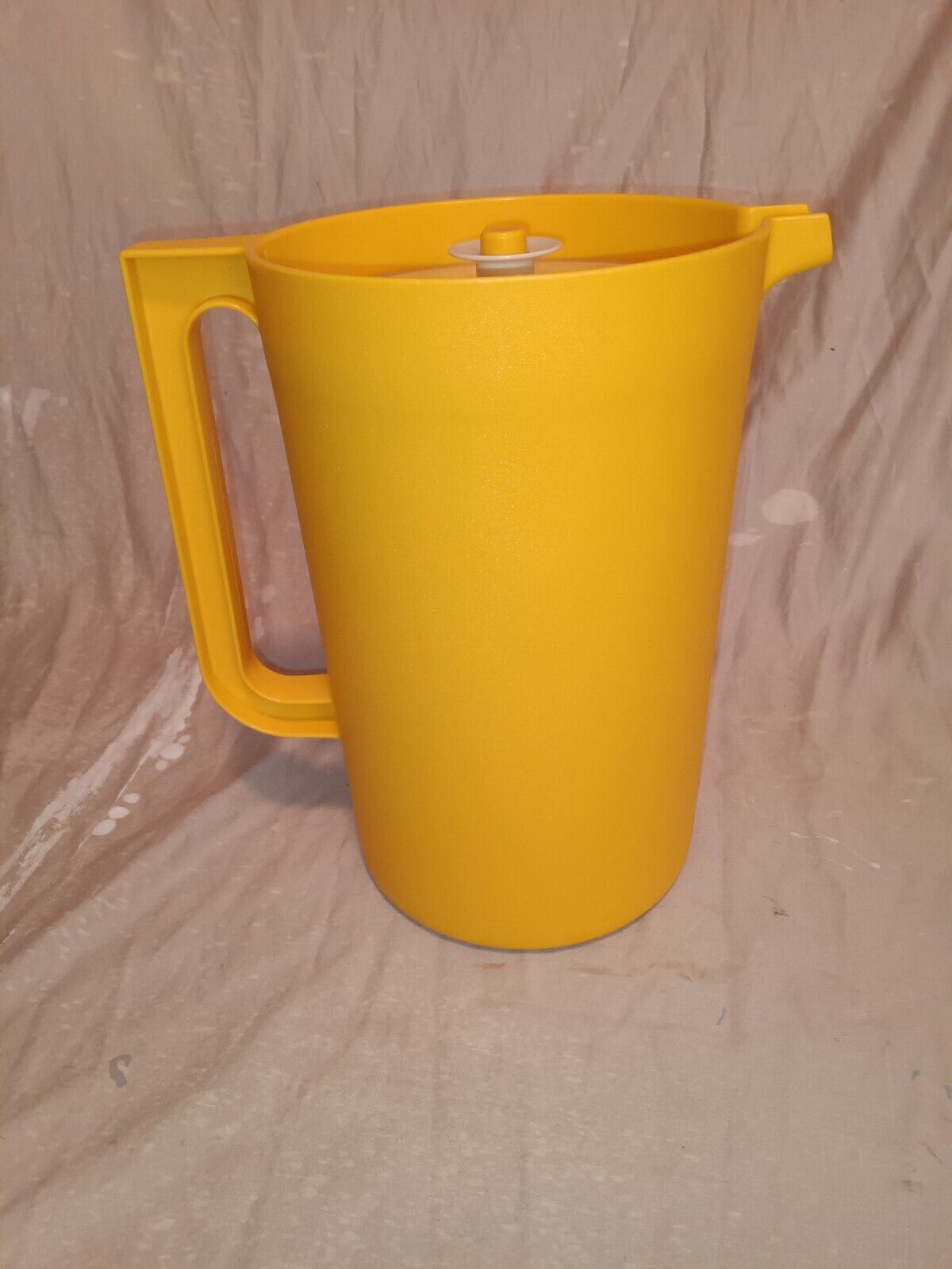 Vintage Tupperware Sunny Yellow One Gallon Pitcher With Push Button Lid #1416-2