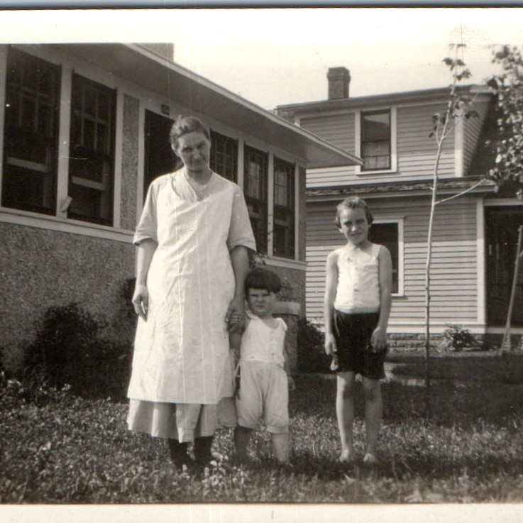 c1920s Snapshot Photo Cox Grausam Family Cute Girls House Vtg c1920s Snapshot Photo Cox Grausam Family Cute Girls House Vtg