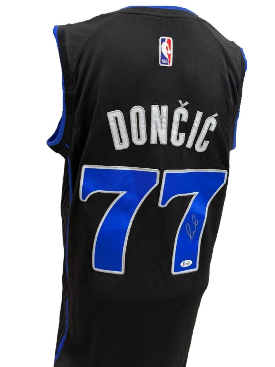 NBA Luka Dončić #77 Signed blue Jersey Mavericks Autograph Beckett COA NBA Luka Dončić #77 Signed blue Jersey Mavericks Autograph Beckett COA