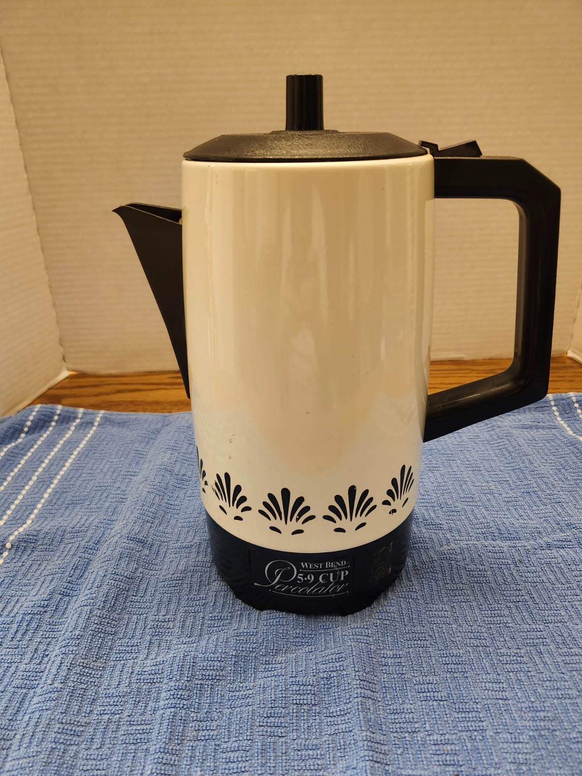 Vintage West Bend 5-9 Cup Percolator Electric Coffee Pot 11839 Vintage West Bend 5-9 Cup Percolator Electric Coffee Pot 11839