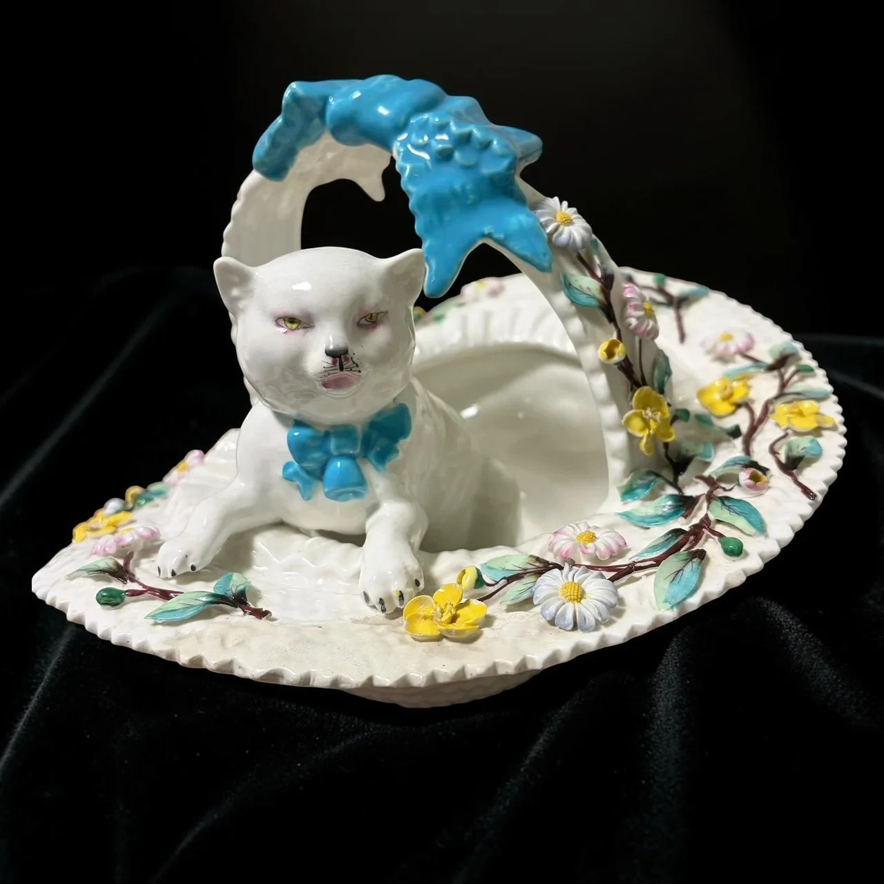 Antique Victorian English Porcelain Cat Basket Vase Applied Flowers c.1880-1900