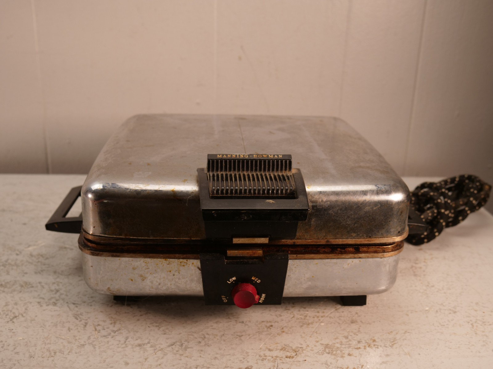 Vintage Manning-Bowman Chrome Electric Waffle Iron 37502 Reversible Griddle USA