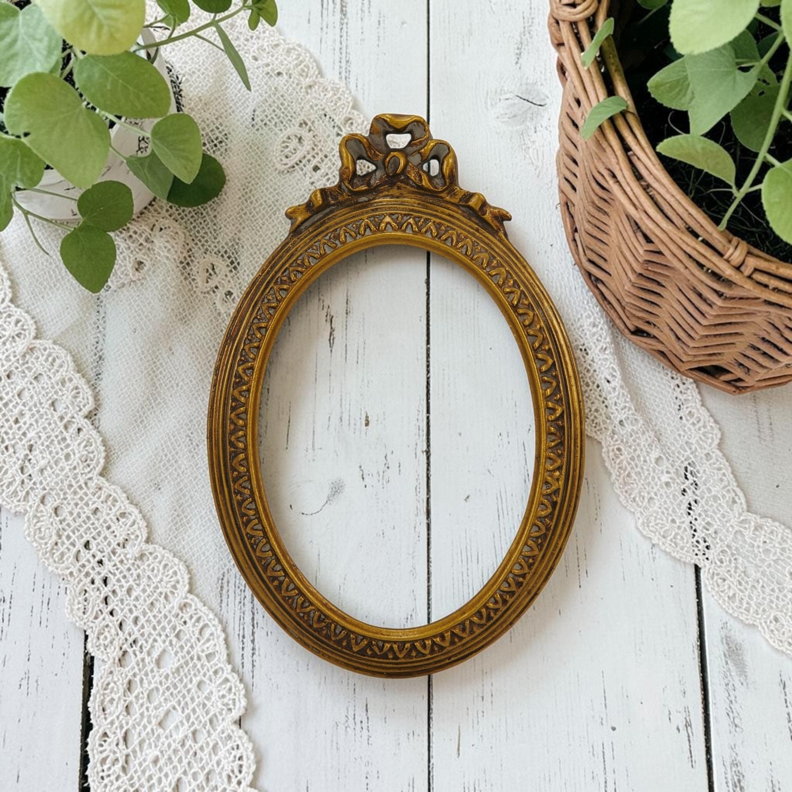 Antique Oval Carved Wood Picture Frame Painted Gold Gilt Bow Cottagecore 5 Antique Oval Carved Wood Picture Frame Painted Gold Gilt Bow Cottagecore 5