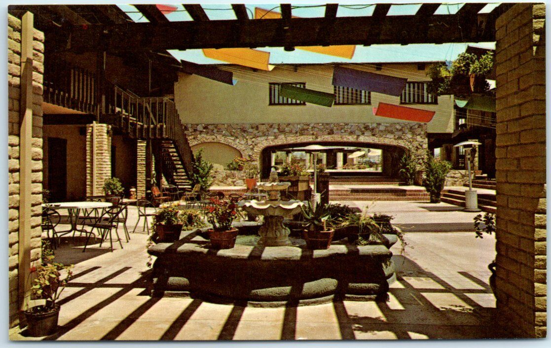 Postcard - Postcard - Grisworld\'s Inn - Claremont, California