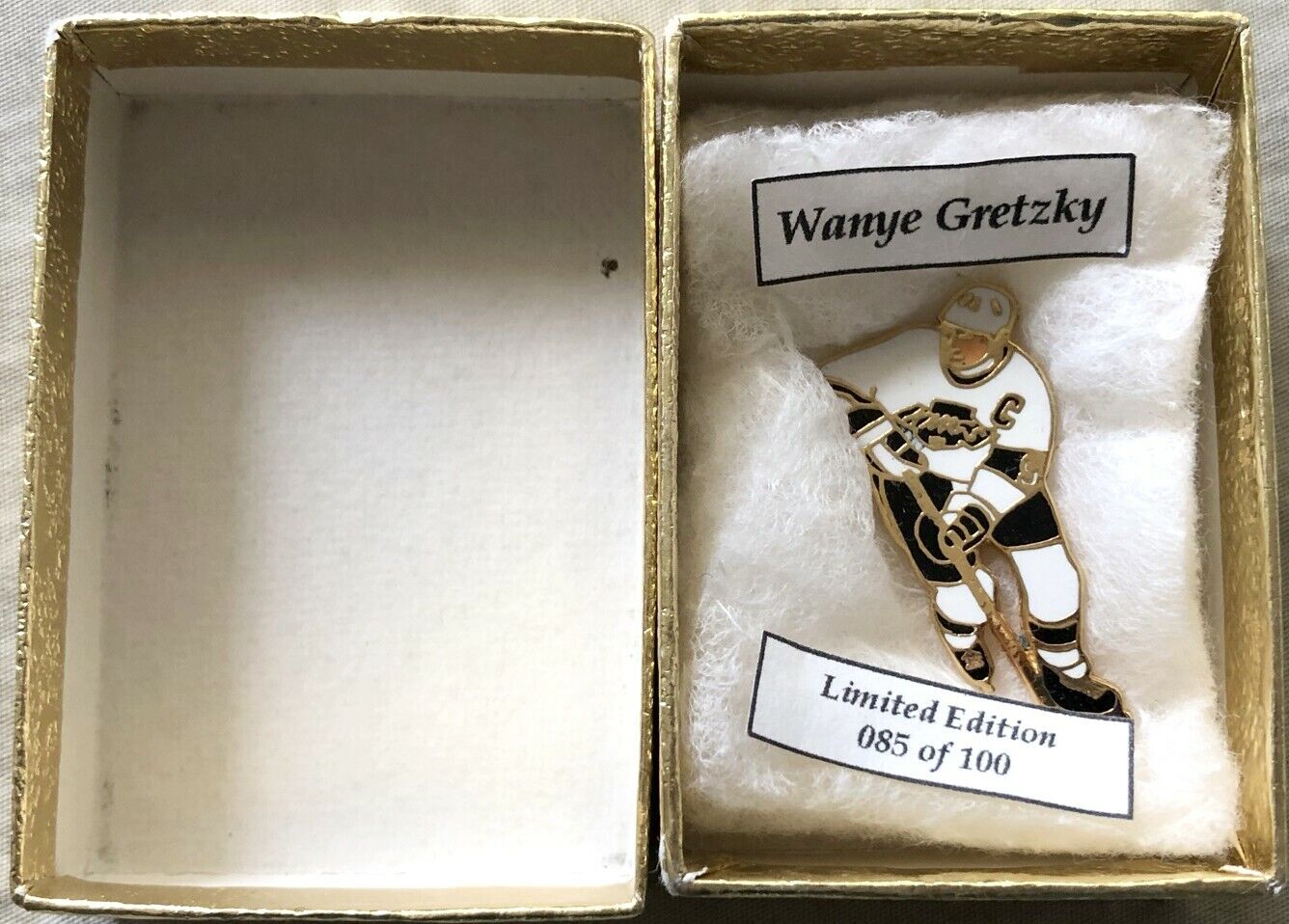 Wayne Gretzky Los Angeles Kings 1.5 inch gold enamel pin Limited Edition #85/100