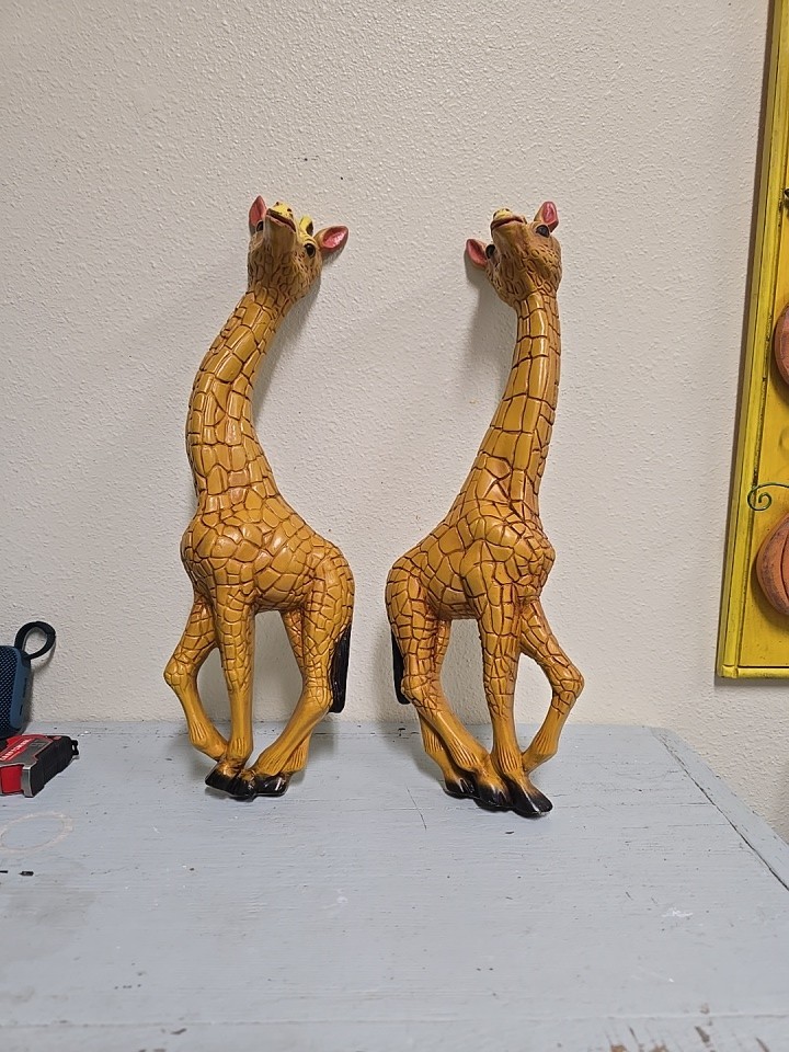RARE MCM vintage 1977 Homco plastic giraffe wall Hangings 17 inches tall. RARE MCM vintage 1977 Homco plastic giraffe wall Hangings 17 inches tall.