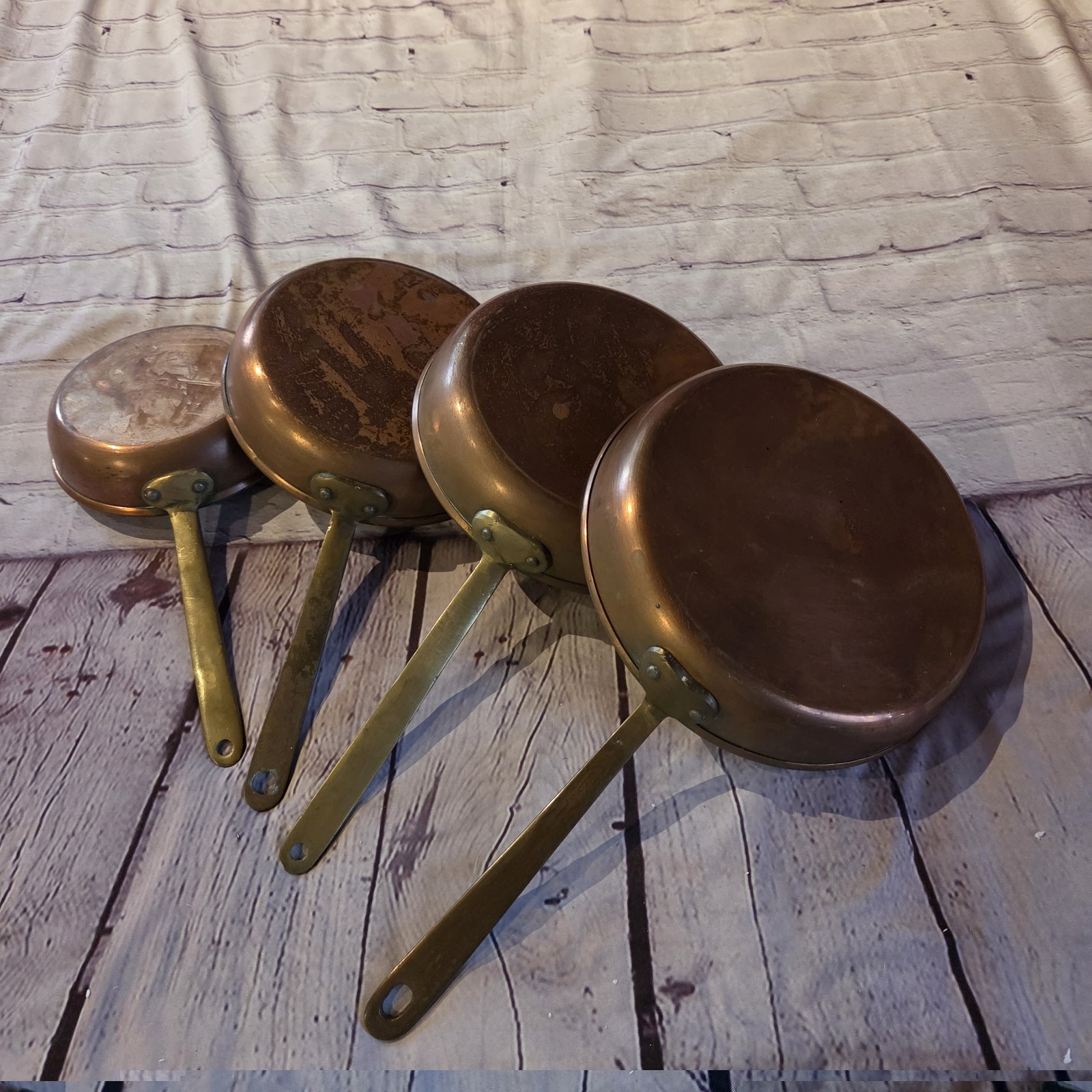 Vintage Set Of 4 Graduating Copper Brass Frying Pans Mid-century Portugal/France Vintage Set Of 4 Graduating Copper Brass Frying Pans Mid-century Portugal/France