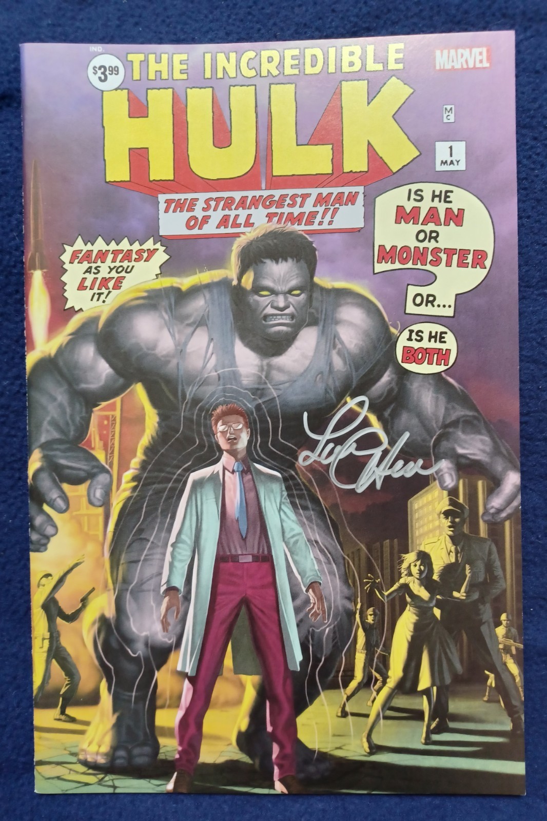 MARVEL Incredible Hulk #1 **Signed by Lou Ferrigno 2019 Facsimile Edi. COA NM