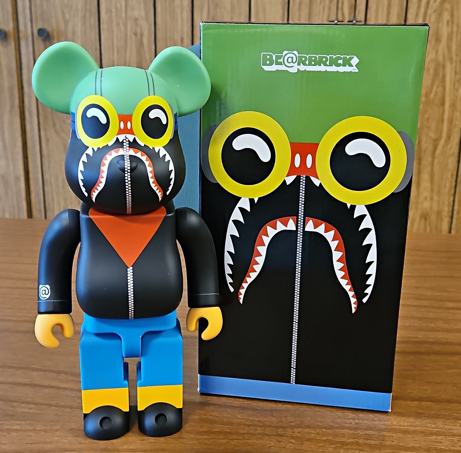 Medicom Toy BE@RBRICK A Bathing Ape x Hebru Brantley Social Status Flyboy Shark Medicom Toy BE@RBRICK A Bathing Ape x Hebru Brantley Social Status Flyboy Shark