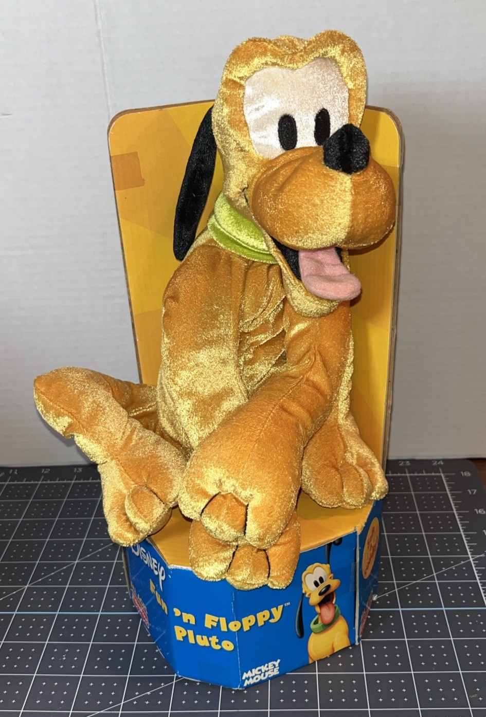 2001 FISHER PRICE MATTEL DISNEY FUN N FLOPPY PLUTO DOG PLUSHSOFT STUFFED TOY 2001 FISHER PRICE MATTEL DISNEY FUN N FLOPPY PLUTO DOG PLUSHSOFT STUFFED TOY
