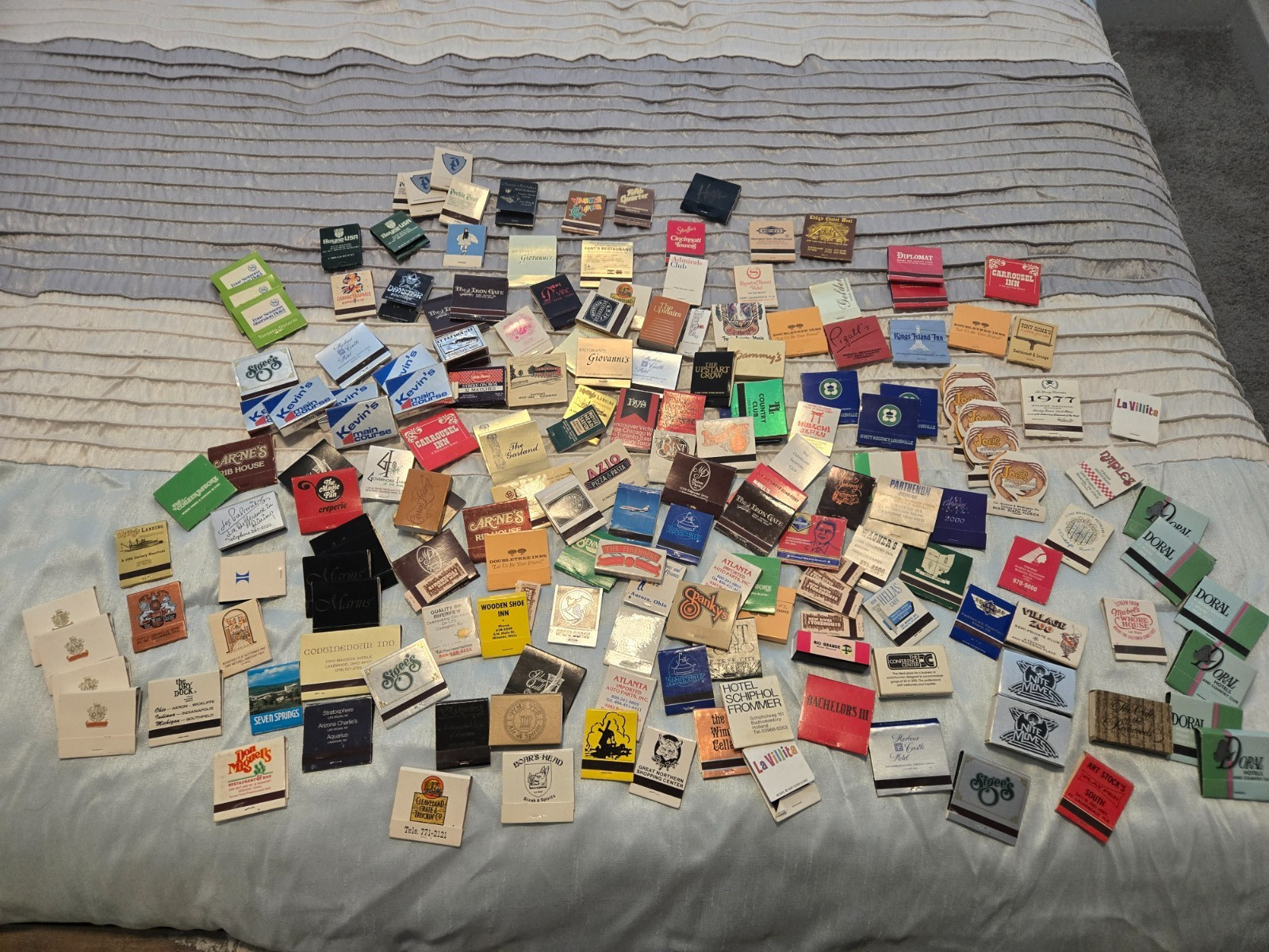 Lot of 170+ Vintage Matchbooks & Matchboxes. Most unstruck / a few used. Lot of 170+ Vintage Matchbooks & Matchboxes. Most unstruck / a few used.