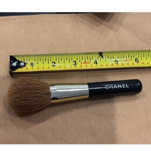 Chanel Makeup Brush Black Silver Logo Tapered Powder Blush Travel Size 5.25 Inch Chanel Makeup Brush Black Silver Logo Tapered Powder Blush Travel Size 5.25 Inch