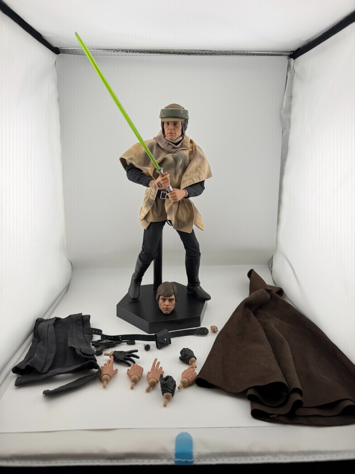 Sideshow Star Wars Luke Skywalker Deluxe Sixth Scale Figure Sixth Scale