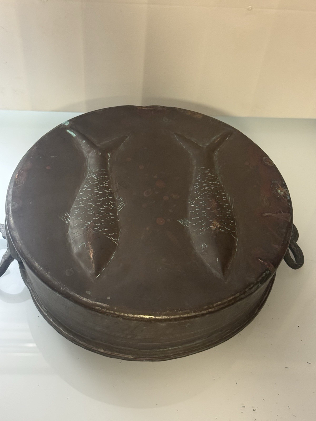 RARE c.1800s Heavy 11” Copper Brass Tin Pot 2 Fish Mold Bottom Wall Decor 