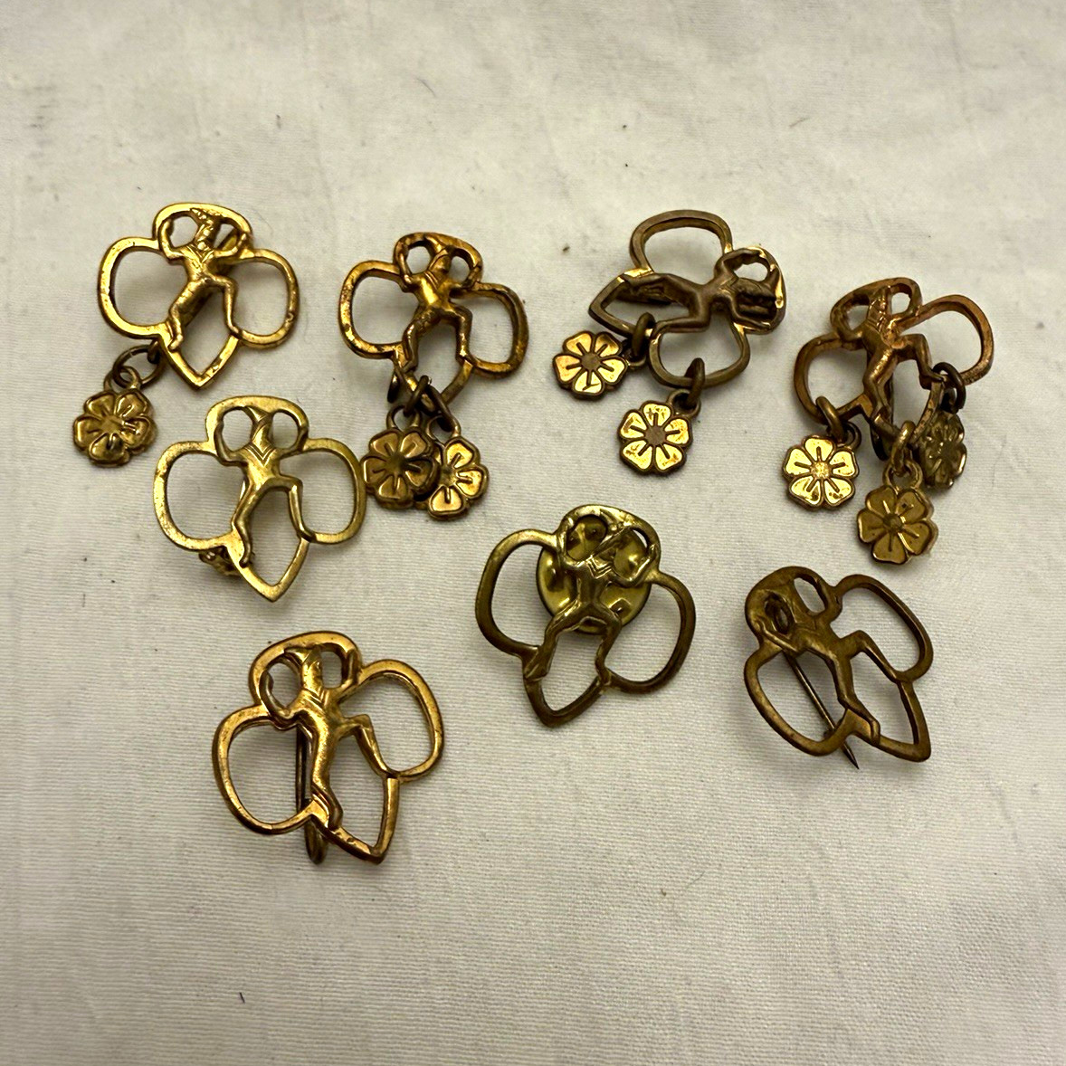 8 Vintage 1946-56 Girl Scout Brownie Membership Pins Flower Petals B R Marks 8 Vintage 1946-56 Girl Scout Brownie Membership Pins Flower Petals B R Marks
