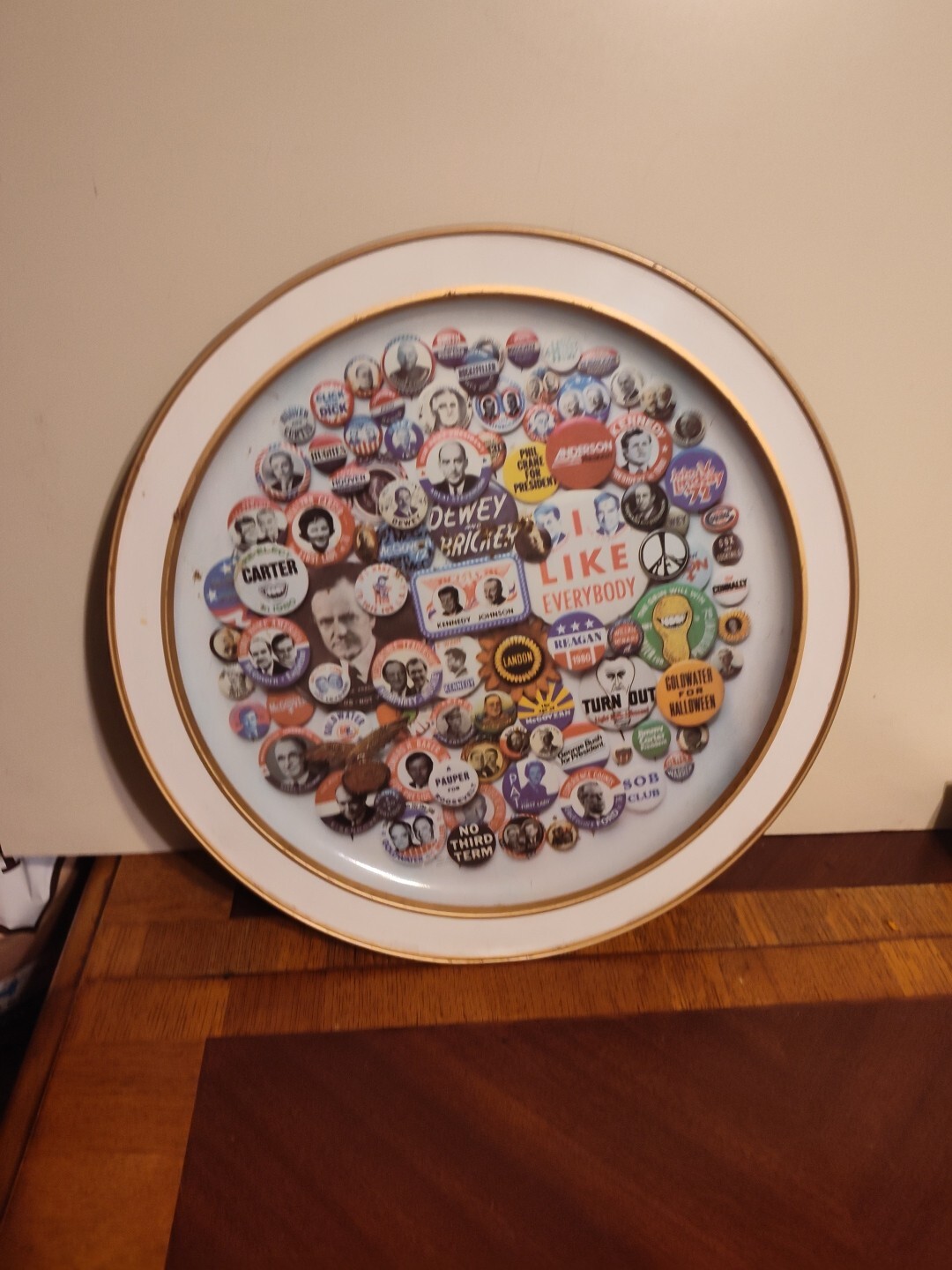 RARE 1980 Vintage collectors treasury of campaign buttons Tray 17 in around