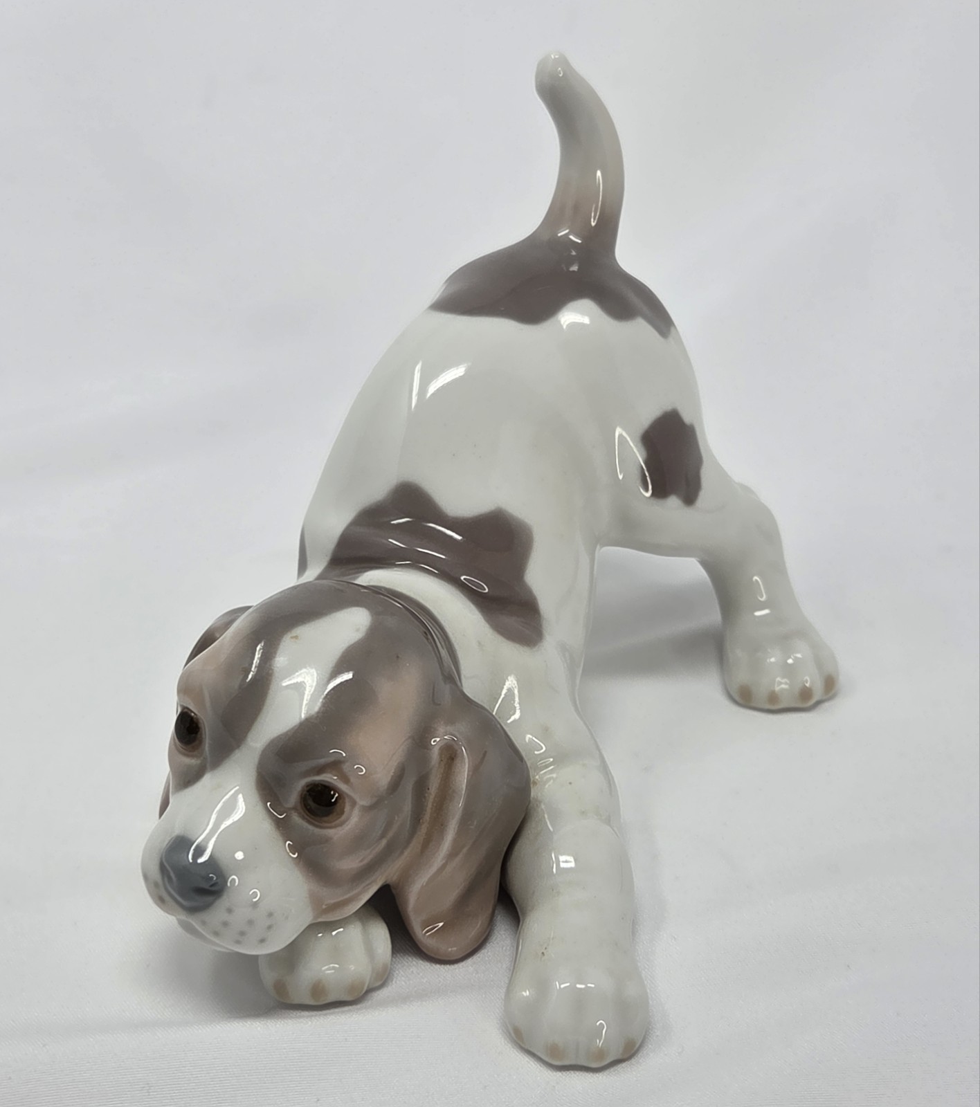 Vintage Lladro Porcelain “Sleepy Pup” Beagle Figurine #1070 Original Box c1980