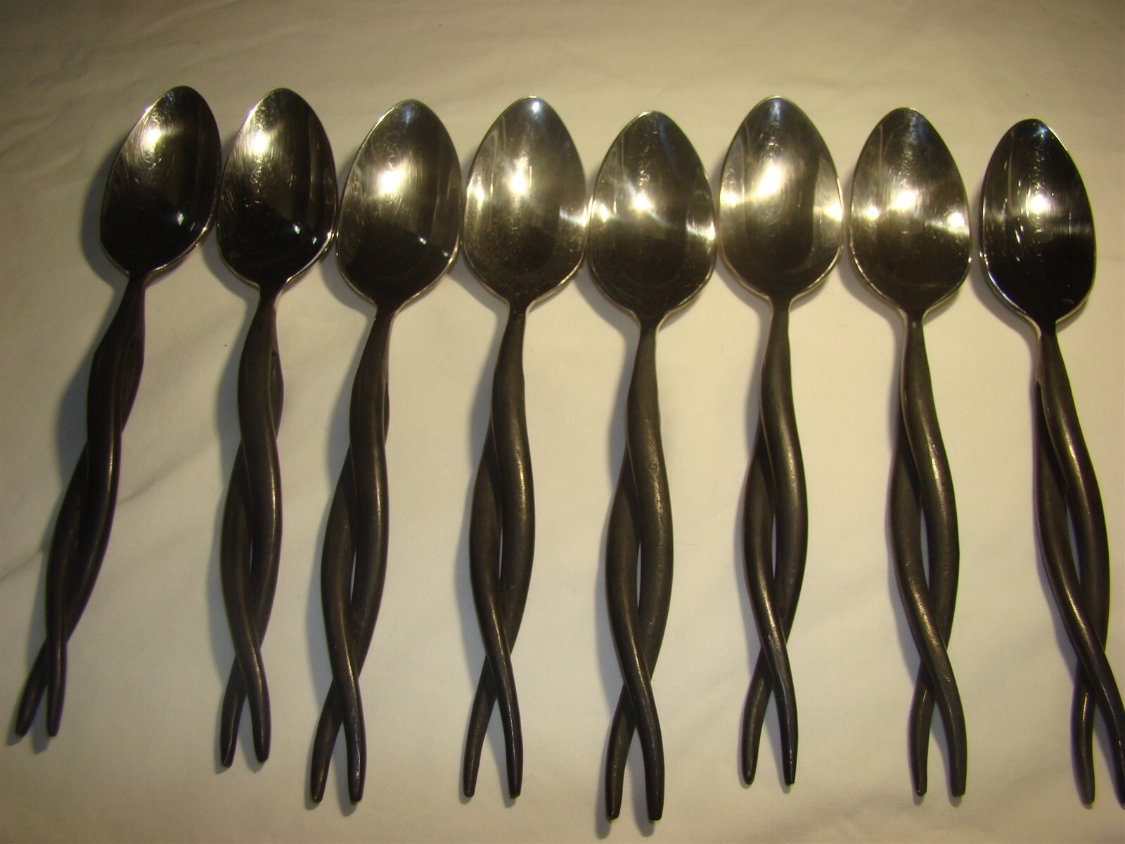 8 Twirl Oval/Soup Spoons Hand Made Gourmet Settings, Black Satin Twisted Handle 8 Twirl Oval/Soup Spoons Hand Made Gourmet Settings, Black Satin Twisted Handle