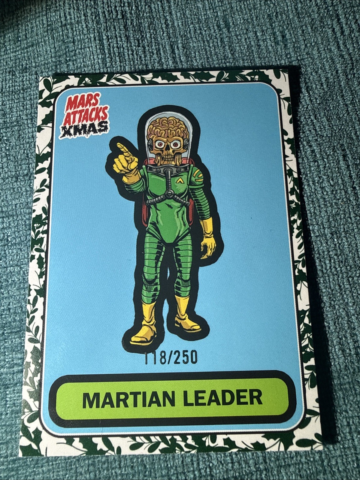 2026 Mars Attacks XMAS #B-57 - Martian Leader - X-Mas Wreath SP /250 - 2026 Mars Attacks XMAS #B-57 - Martian Leader - X-Mas Wreath SP /250 -