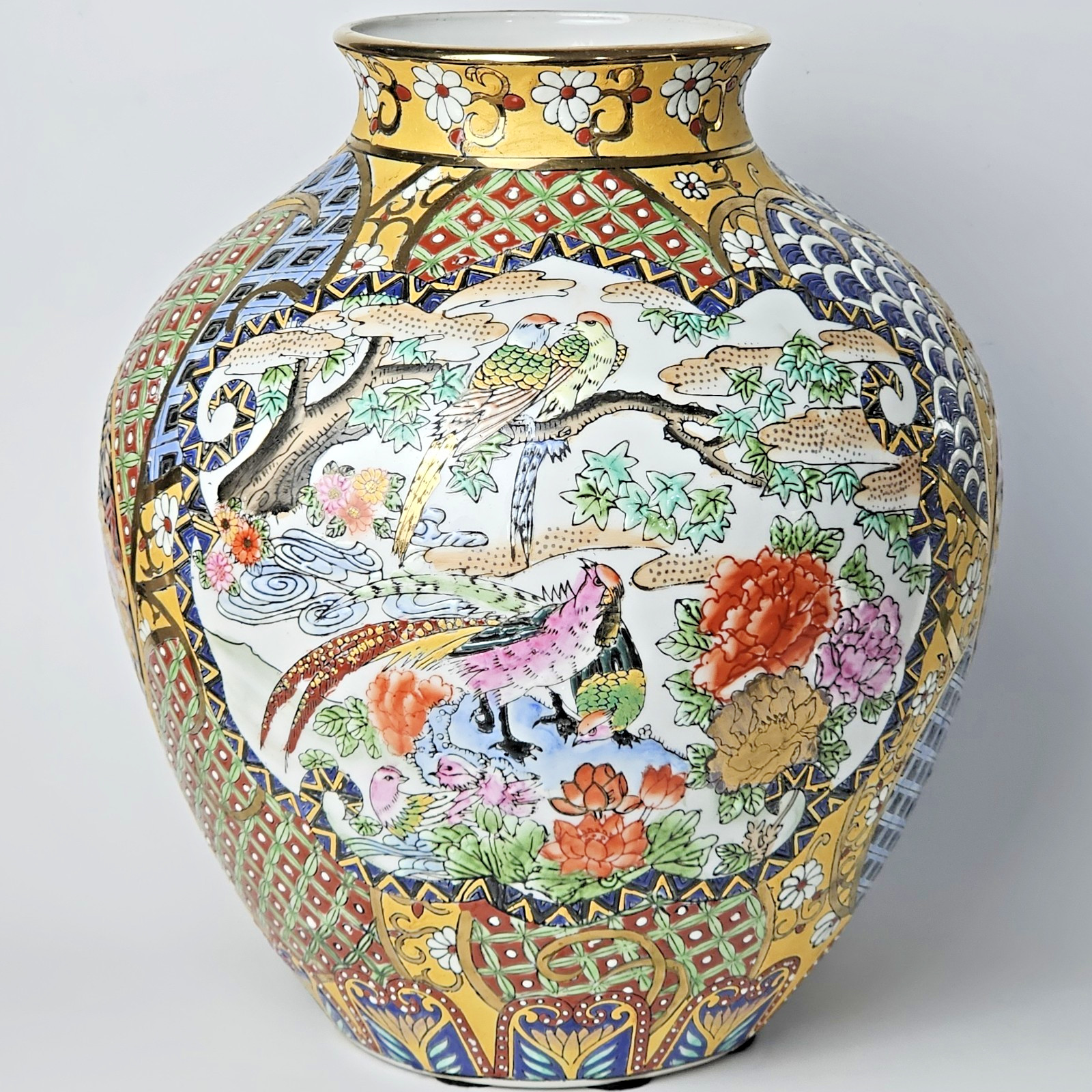 Vintage Hand Painted Asian Porcelain Vase Chinoiserie Moriage Gold Gilt Vintage Hand Painted Asian Porcelain Vase Chinoiserie Moriage Gold Gilt