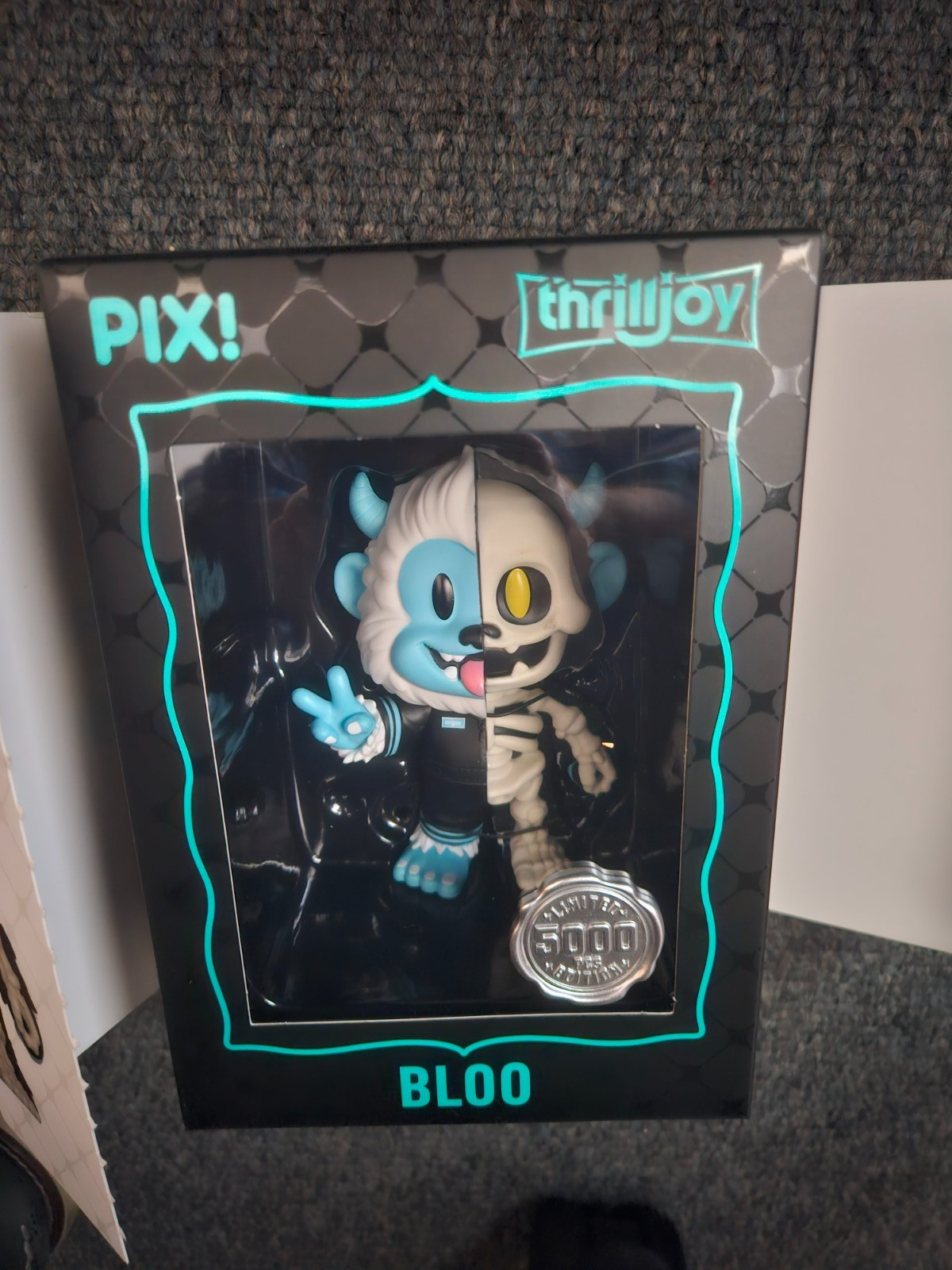 Thrilljoy Pix Bloo LE 5000 Piece Confirmed Hero Skeleton Bloo WITH soft protect Thrilljoy Pix Bloo LE 5000 Piece Confirmed Hero Skeleton Bloo WITH soft protect