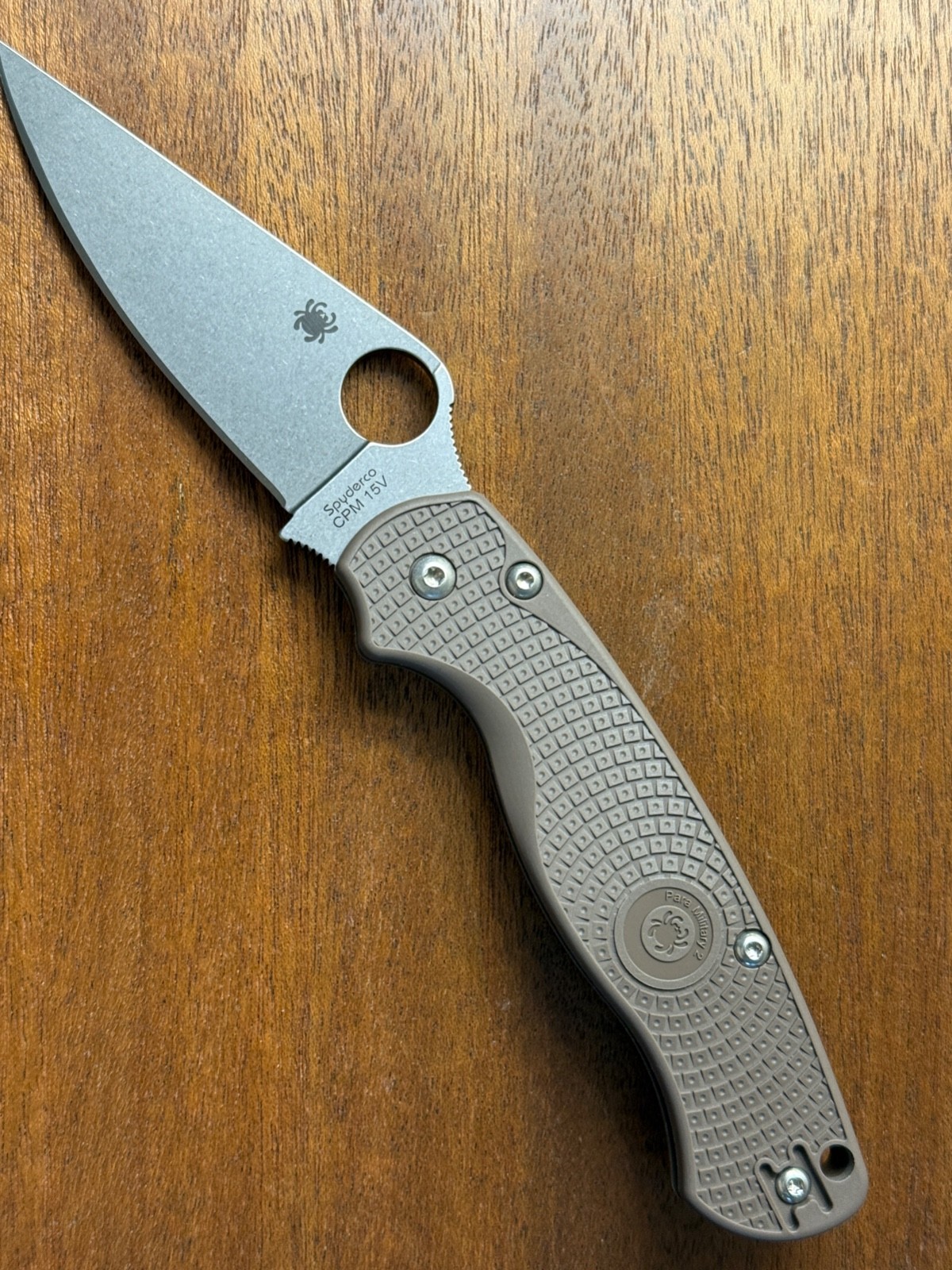 Spyderco Paramilitary 2 - PM2 -Lightweight 15V - Sprint Run - New Factory Second Spyderco Paramilitary 2 - PM2 -Lightweight 15V - Sprint Run - New Factory Second