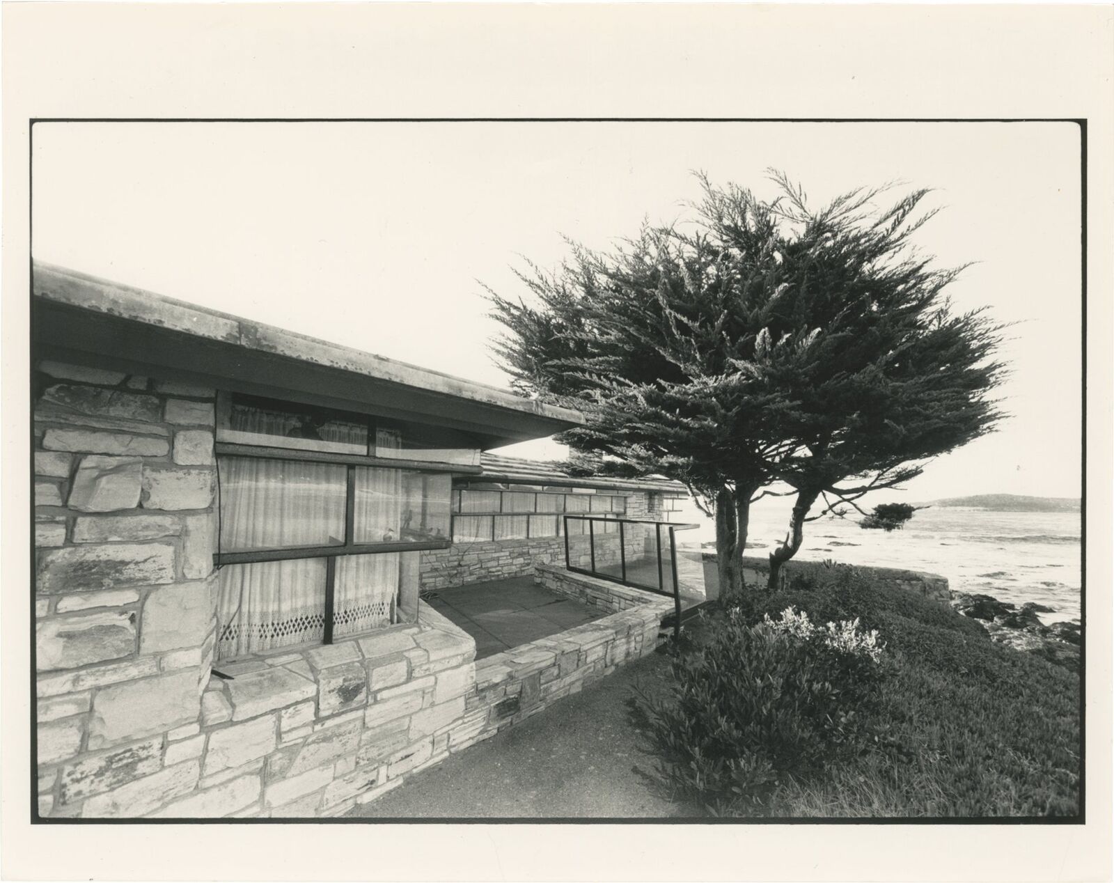 Frank Lloyd Wright CLINTON DELLA WALKER HOUSE CABIN ON THE ROCKS #156247