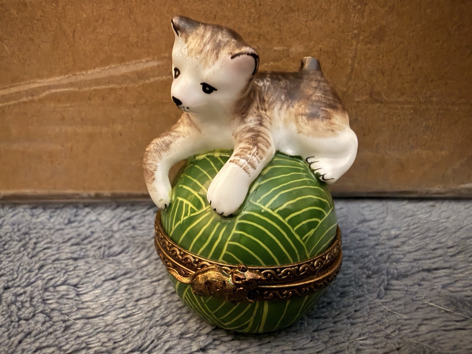 Limoges France Peint Main Porcelain Cat on Green Ball Hinged Trinket Box Limoges France Peint Main Porcelain Cat on Green Ball Hinged Trinket Box