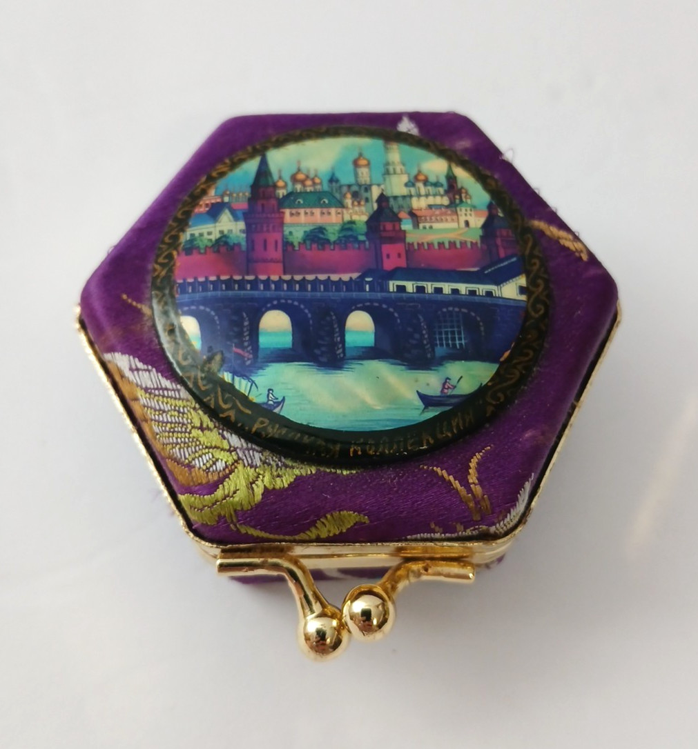 Vintage Russian Silk Gold Tone Kiss Lock Hexagonal Ring Jewelry Box Moscow Art Vintage Russian Silk Gold Tone Kiss Lock Hexagonal Ring Jewelry Box Moscow Art