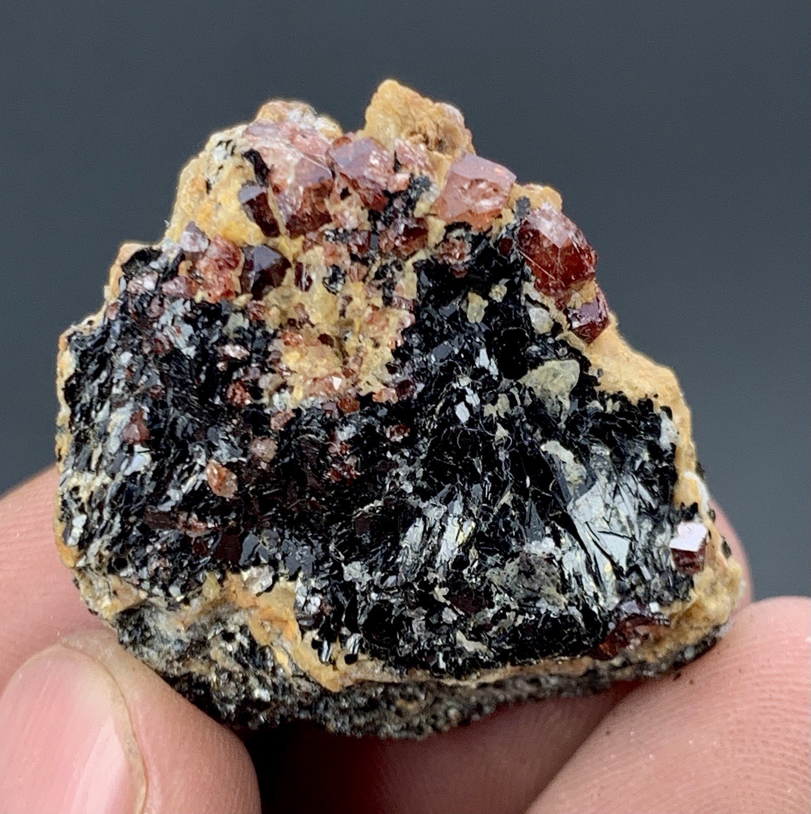 Beautiful Zircon, Pakistan Gems And Minerals (25 Gram,  34x33x17mm)
