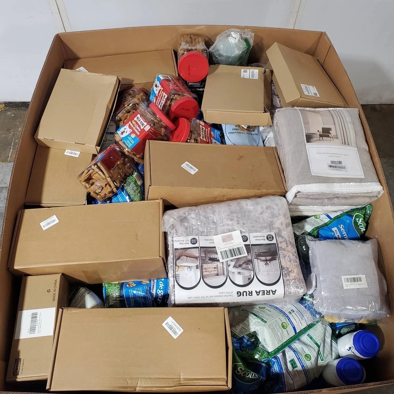 brand new liquidation box from Amazon And Target/Medium brand new liquidation box from Amazon And Target/Medium