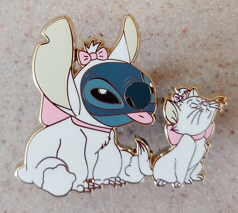 Fantasy Pin Disney Cats Stitch & Marie Kitten sticking tongue out ignoring Fantasy Pin Disney Cats Stitch & Marie Kitten sticking tongue out ignoring