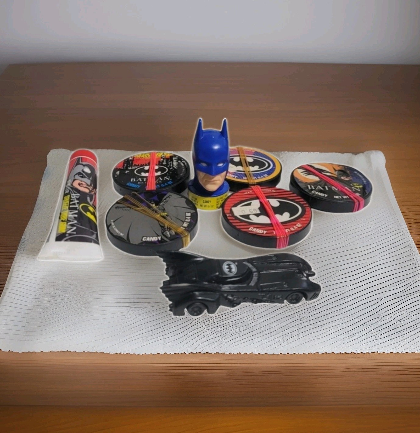 Vintage 1989 Batman Topps Sealed Candy Lot Batmobile Tins Bubble Gum DC Comics Vintage 1989 Batman Topps Sealed Candy Lot Batmobile Tins Bubble Gum DC Comics