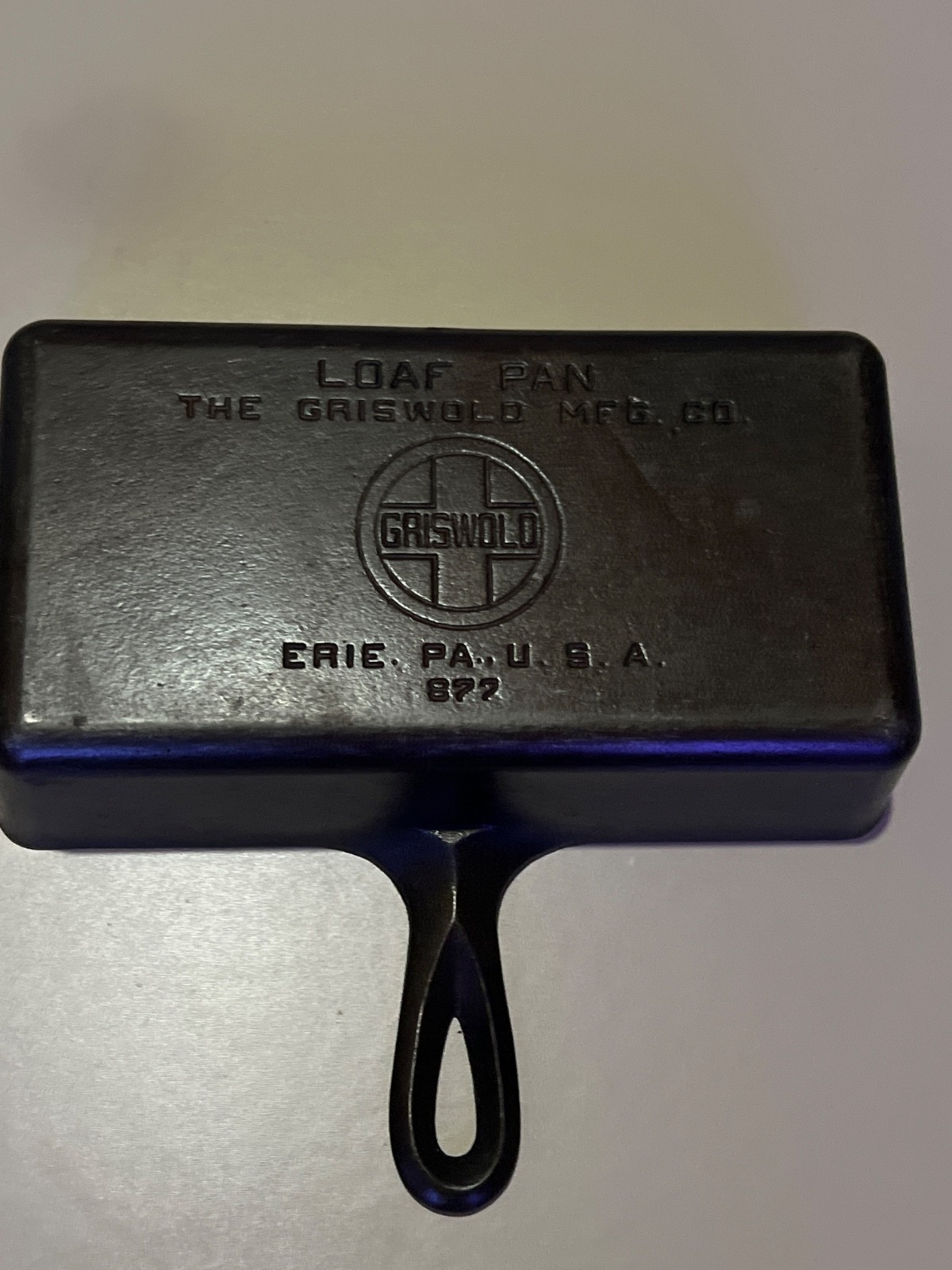 **RARE** GRISWOLD CAST IRON LOAF PAN #877 ERie PA U.S.A. **RARE** GRISWOLD CAST IRON LOAF PAN #877 ERie PA U.S.A.
