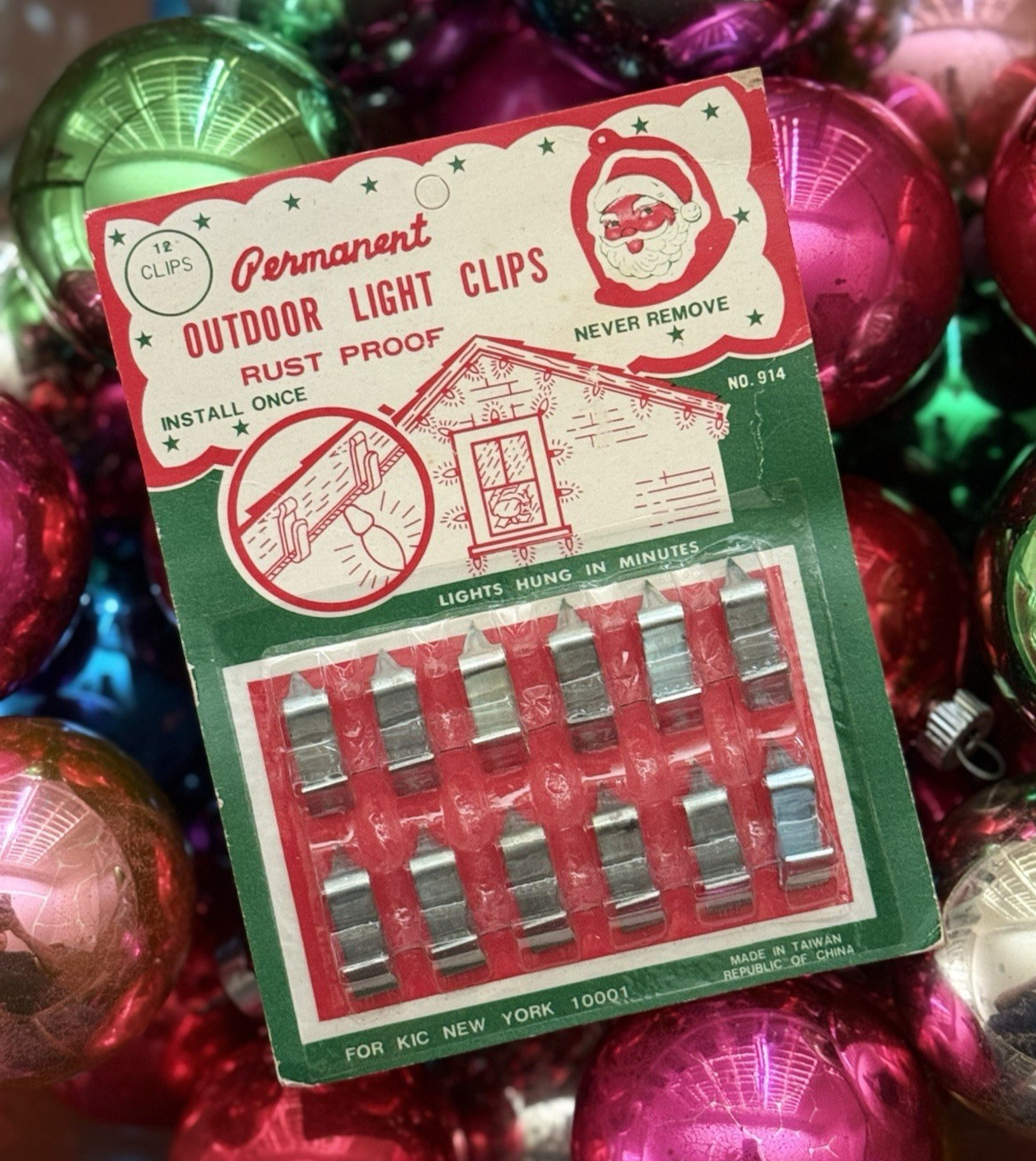 Vintage 1960s Metal Outdoor Light Clip Set - Original Packaging - New Old Stock Vintage 1960s Metal Outdoor Light Clip Set - Original Packaging - New Old Stock