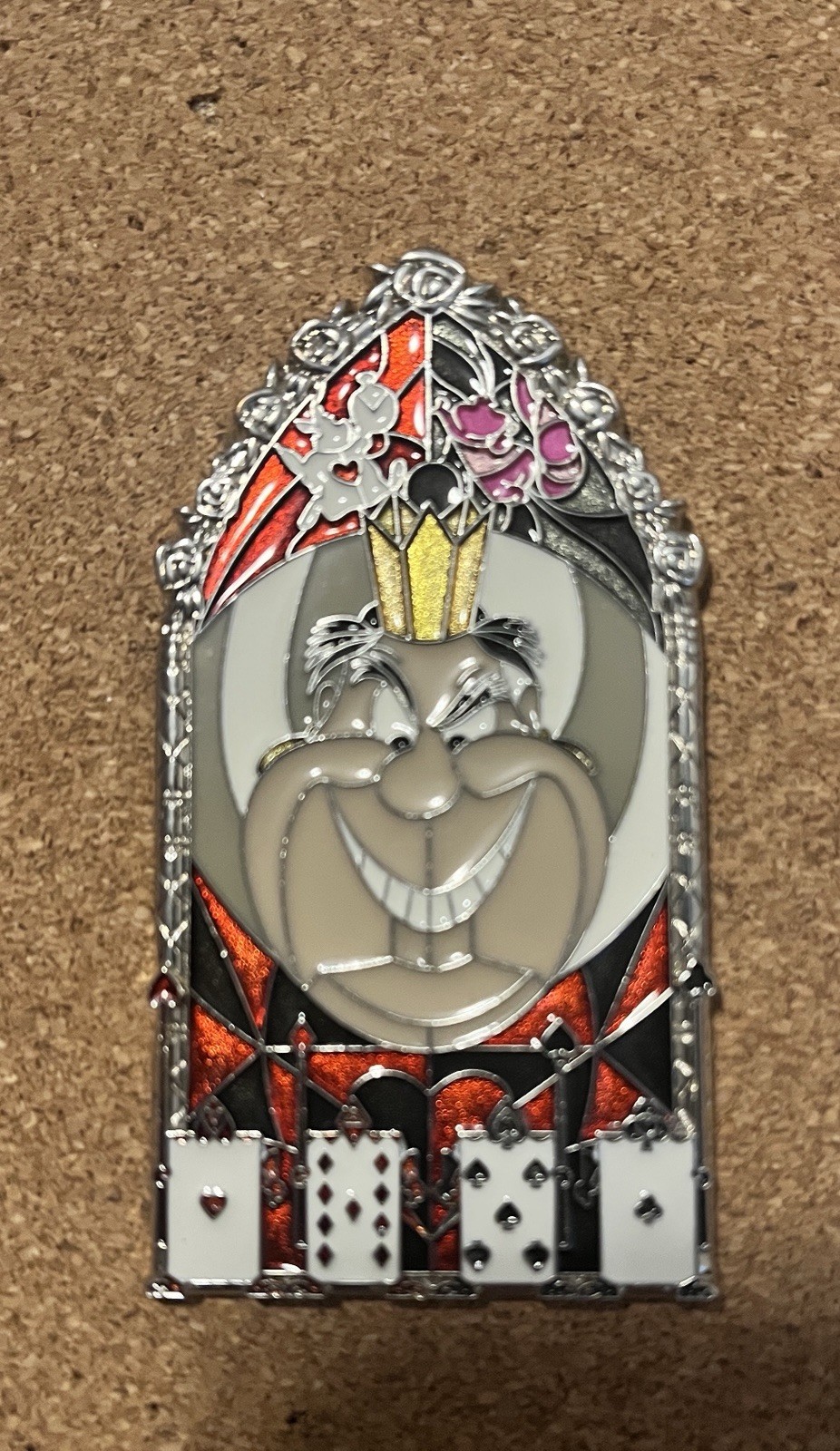 Disney Windows of Evil Queen of Hearts pin LE 2000 on Original Card DLR Disney Windows of Evil Queen of Hearts pin LE 2000 on Original Card DLR