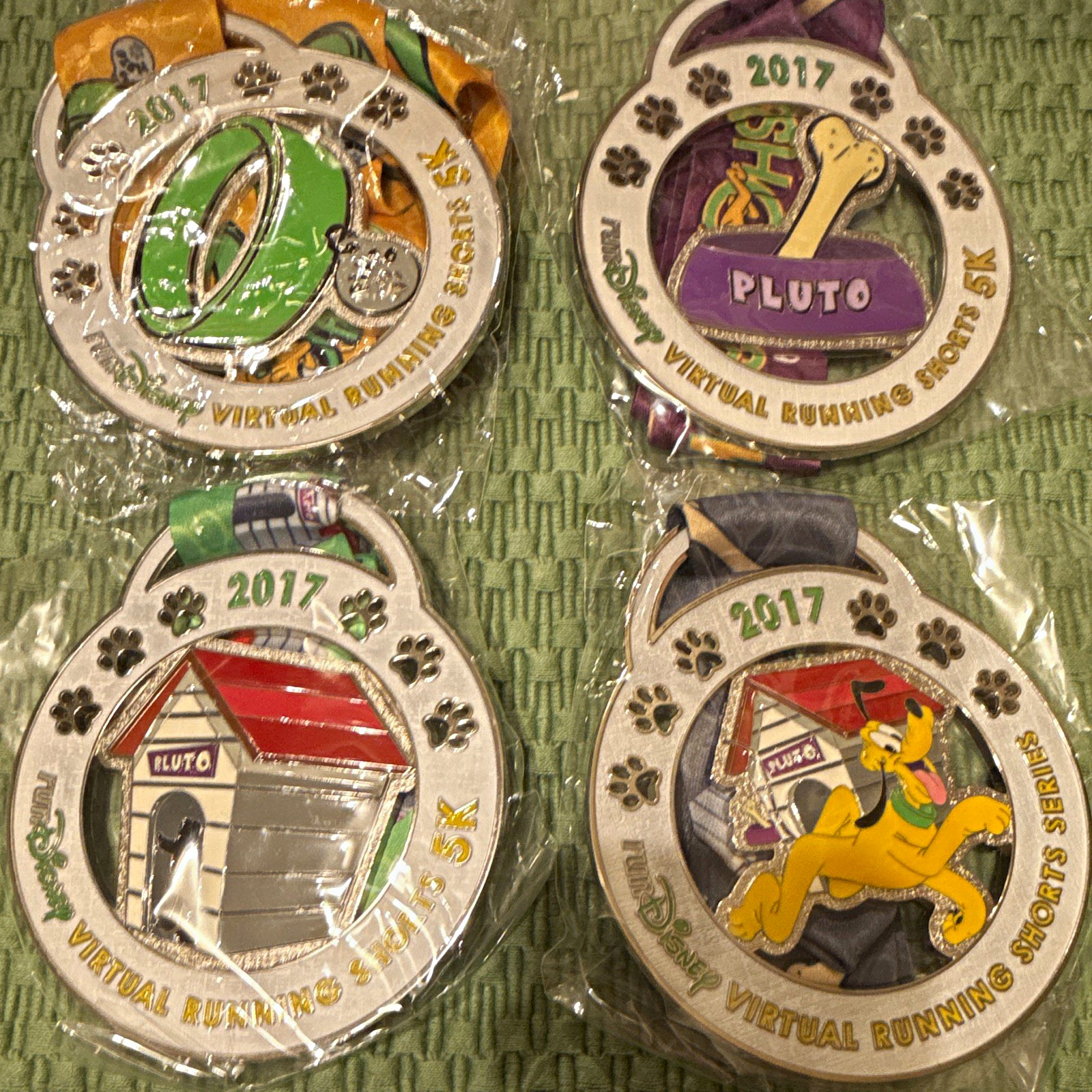 2017 Disney runDisney Virtual Running Shorts Pluto 5K Medal Set 4 NIP