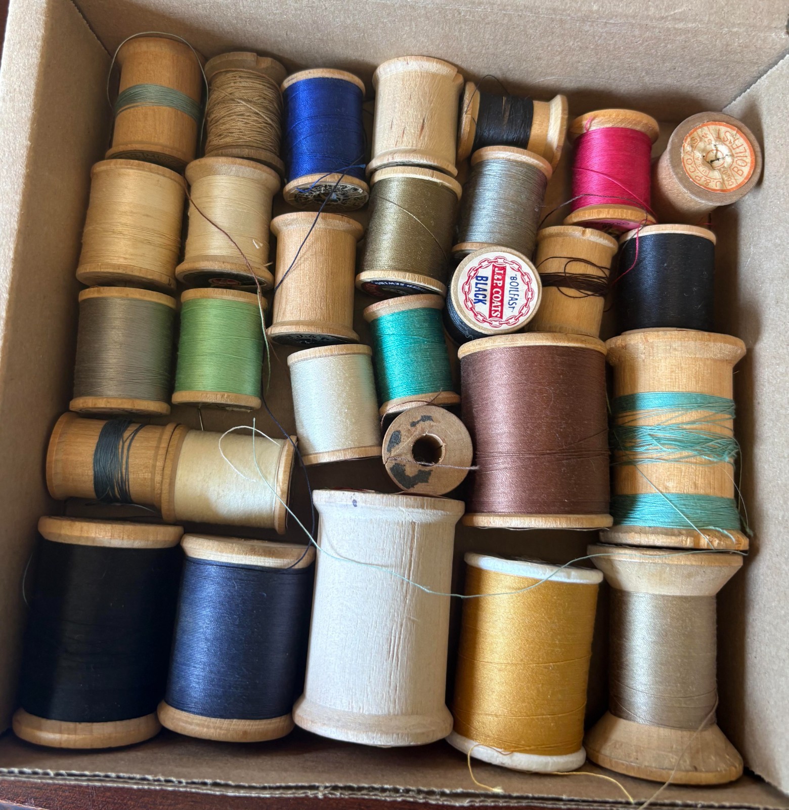 LOT of 29 Antique/Vintage Assorted Wooden Thread Spools with and without thread LOT of 29 Antique/Vintage Assorted Wooden Thread Spools with and without thread