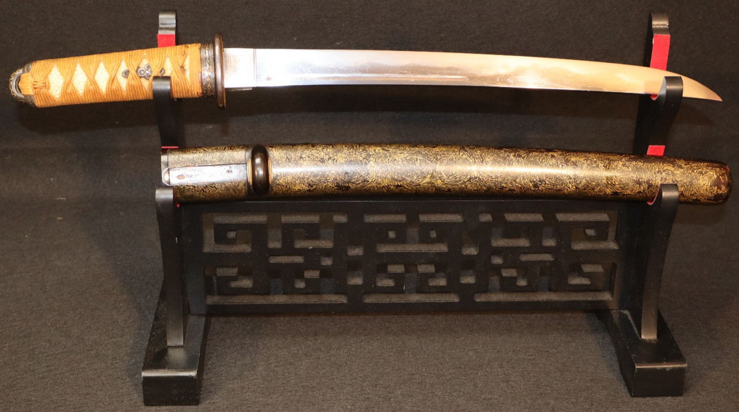 Wakizashi, Hitatsura 皆焼 Hamon, Doi Shinryo 土肥真了 Signed, Mantis Kozuka Edo Period